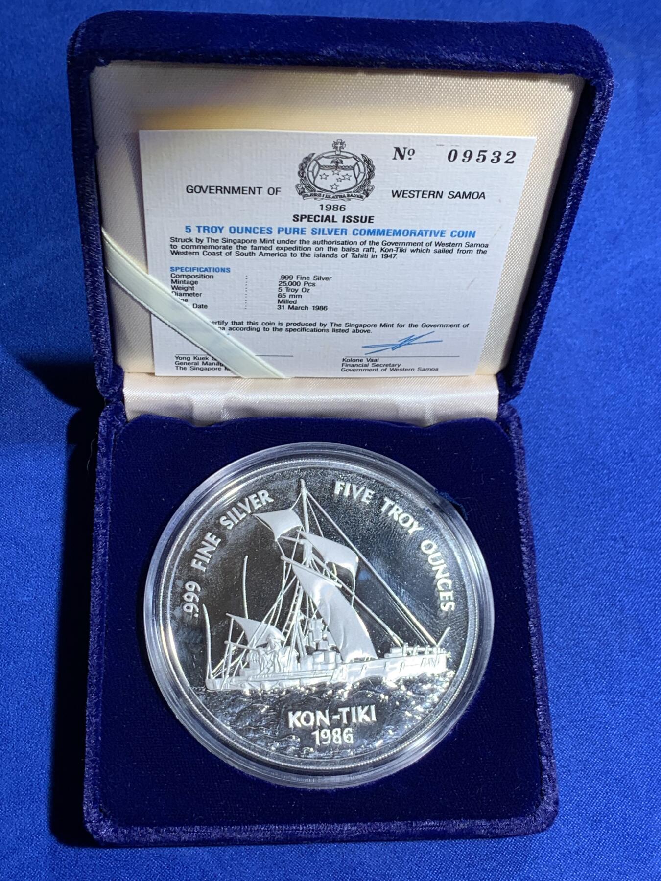 《竞宝斋》第290场- 周日，周一，周二 3场连拍 （全场包邮） 1986西萨摩亚“康提基”号25塔拉纪念银币 5oz 纯度99.9% 直径65mm 原盒原证（证书号：09532） 1988年克劳斯最具艺术币（Most Artistic Coin）