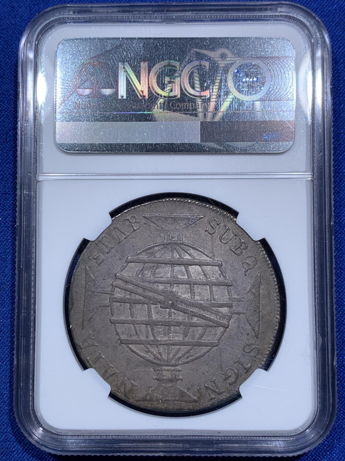 《竞宝斋》第290场- 周日，周一，周二 3场连拍 （全场包邮） NGC XF45 葡属巴西 1816R年960瑞斯银币，在西班牙双柱银币基础上压制而成，双面深邃，章型比币型币更贵，独年份