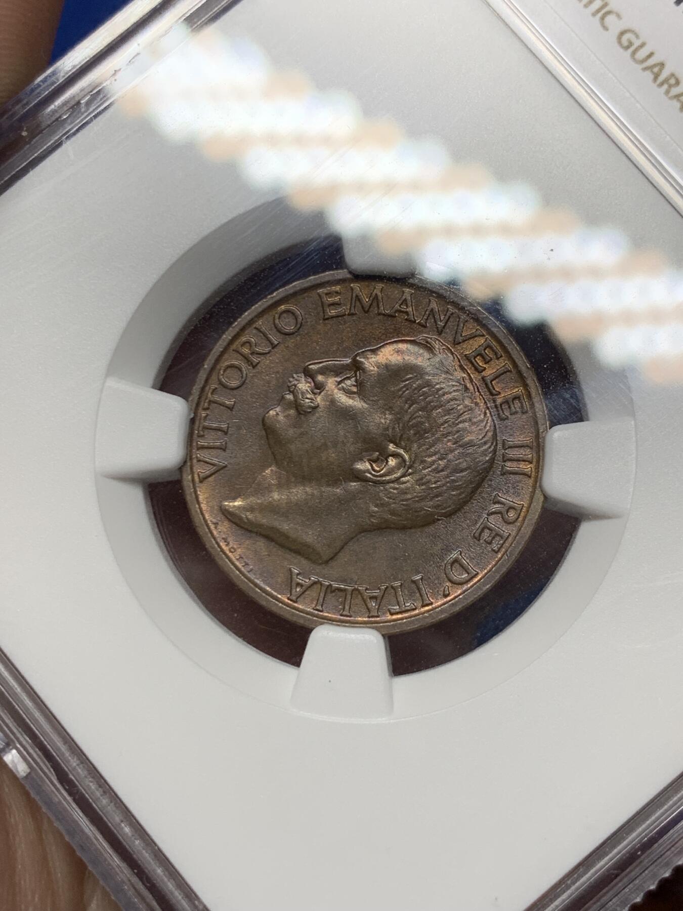 《竞宝斋》第290场- 周日，周一，周二 3场连拍 （全场包邮） NGC MS63 意大利1922年10分小蜜蜂铜币 正面带点五彩的