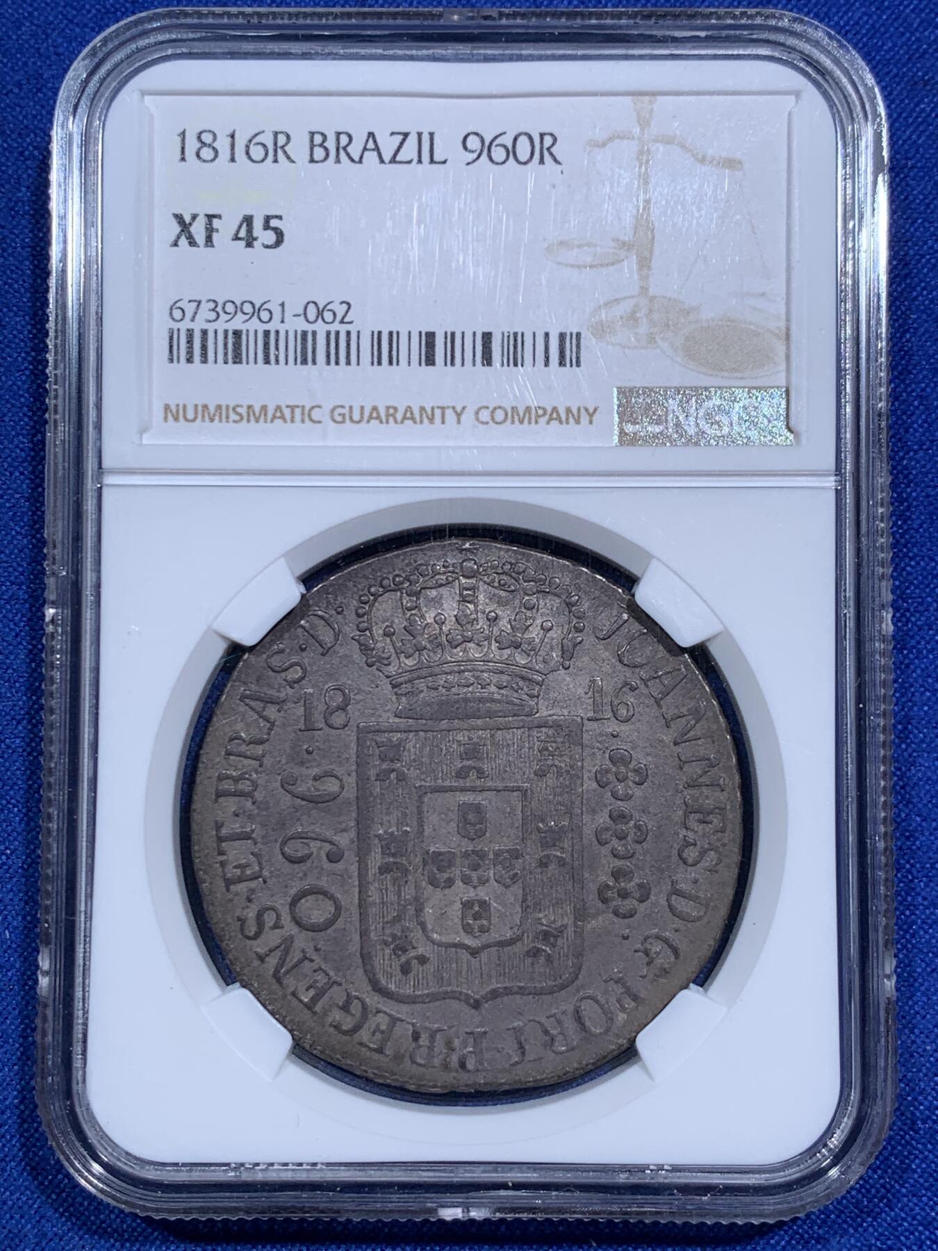 《竞宝斋》第290场- 周日，周一，周二 3场连拍 （全场包邮） NGC XF45 葡属巴西 1816R年960瑞斯银币，在西班牙双柱银币基础上压制而成，双面深邃，章型比币型币更贵，独年份