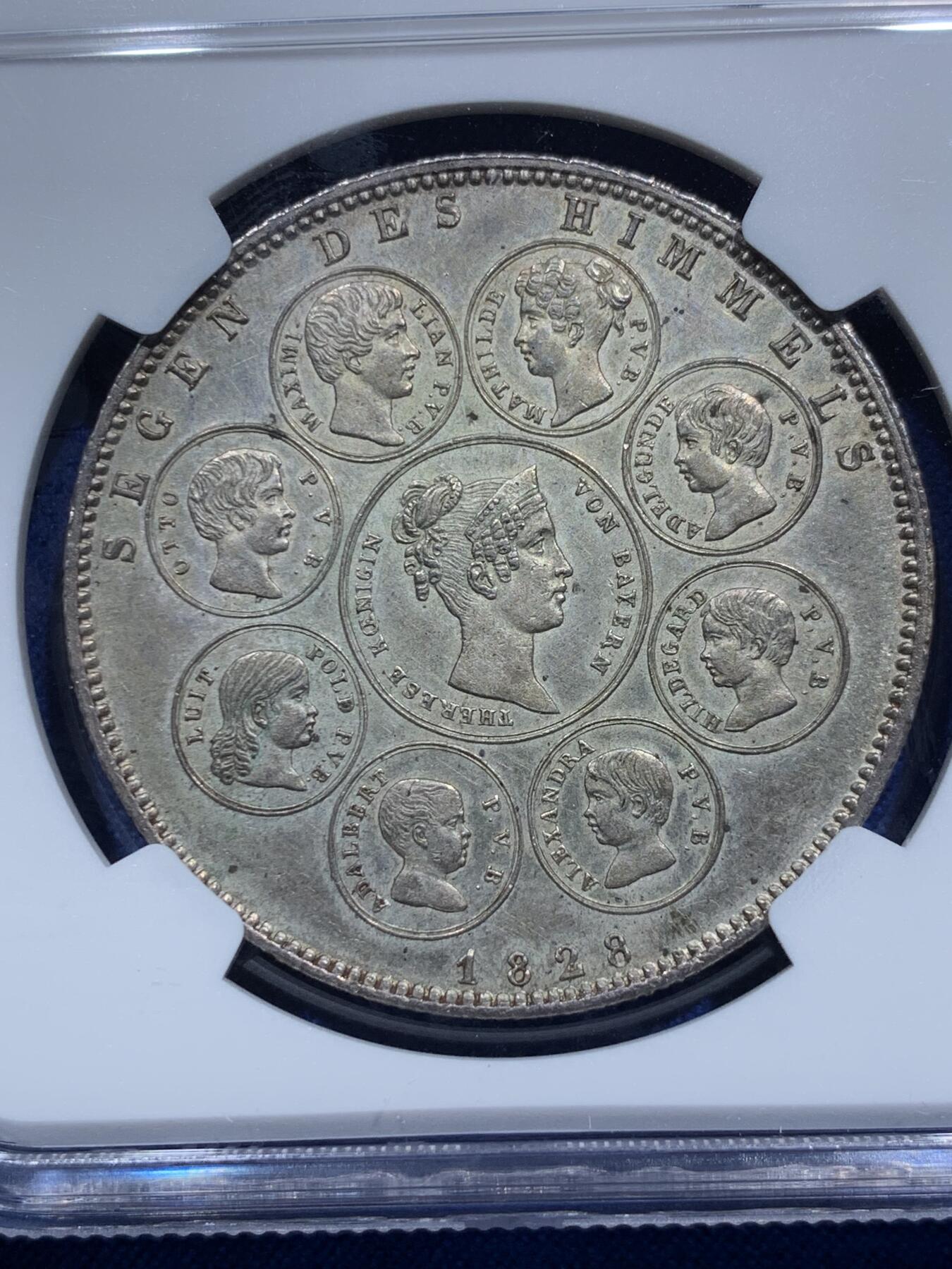 《竞宝斋》第290场- 周日，周一，周二 3场连拍 （全场包邮） NGC UNC 德国 巴伐利亚1828年祝福王室历史协定泰勒大银币 背面中央为王后特蕾莎头像，其四周是八位子女头像  背面人像特别好