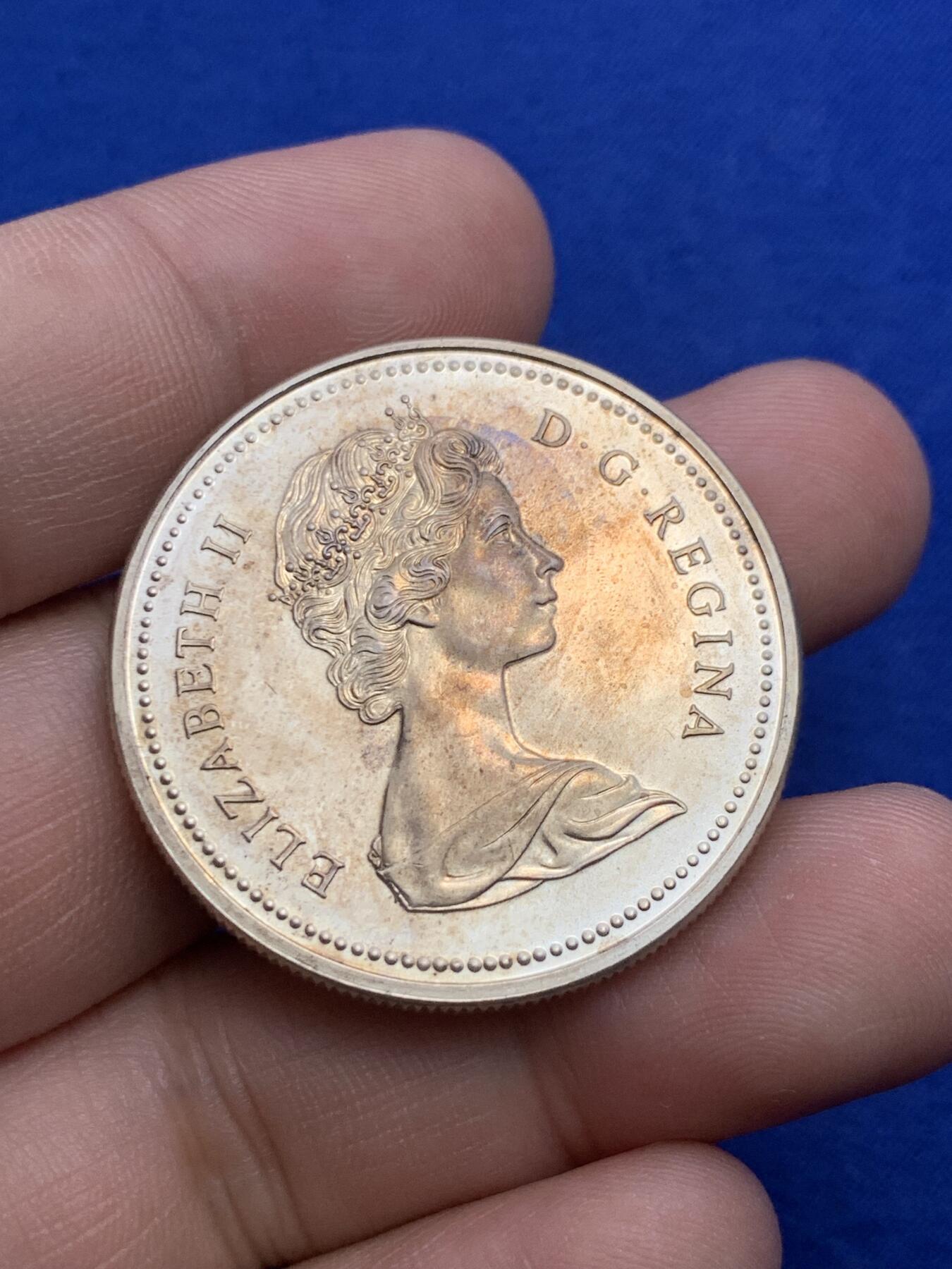 《竞宝斋》第290场- 周日，周一，周二 3场连拍 （全场包邮） 两枚一组 加拿大1971哥伦比亚省银币+1973骑警银币