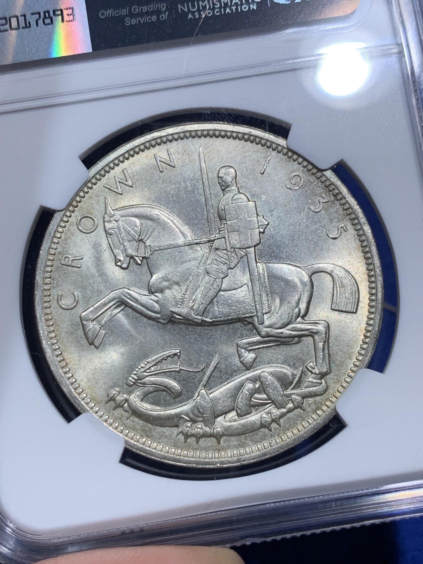 《竞宝斋》第290场- 周日，周一，周二 3场连拍 （全场包邮） NGC MS63 英国1935年乔治五世木马剑1克朗银币