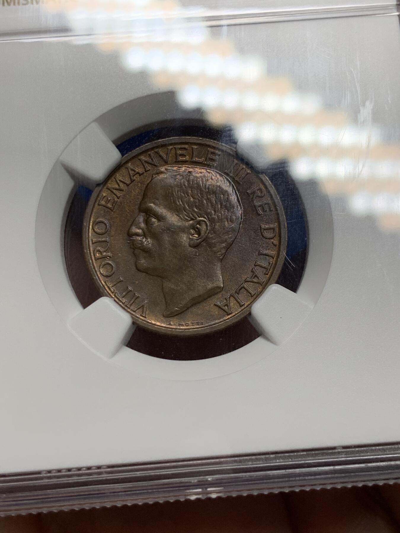 《竞宝斋》第290场- 周日，周一，周二 3场连拍 （全场包邮） NGC MS63 意大利1922年10分小蜜蜂铜币 正面带点五彩的