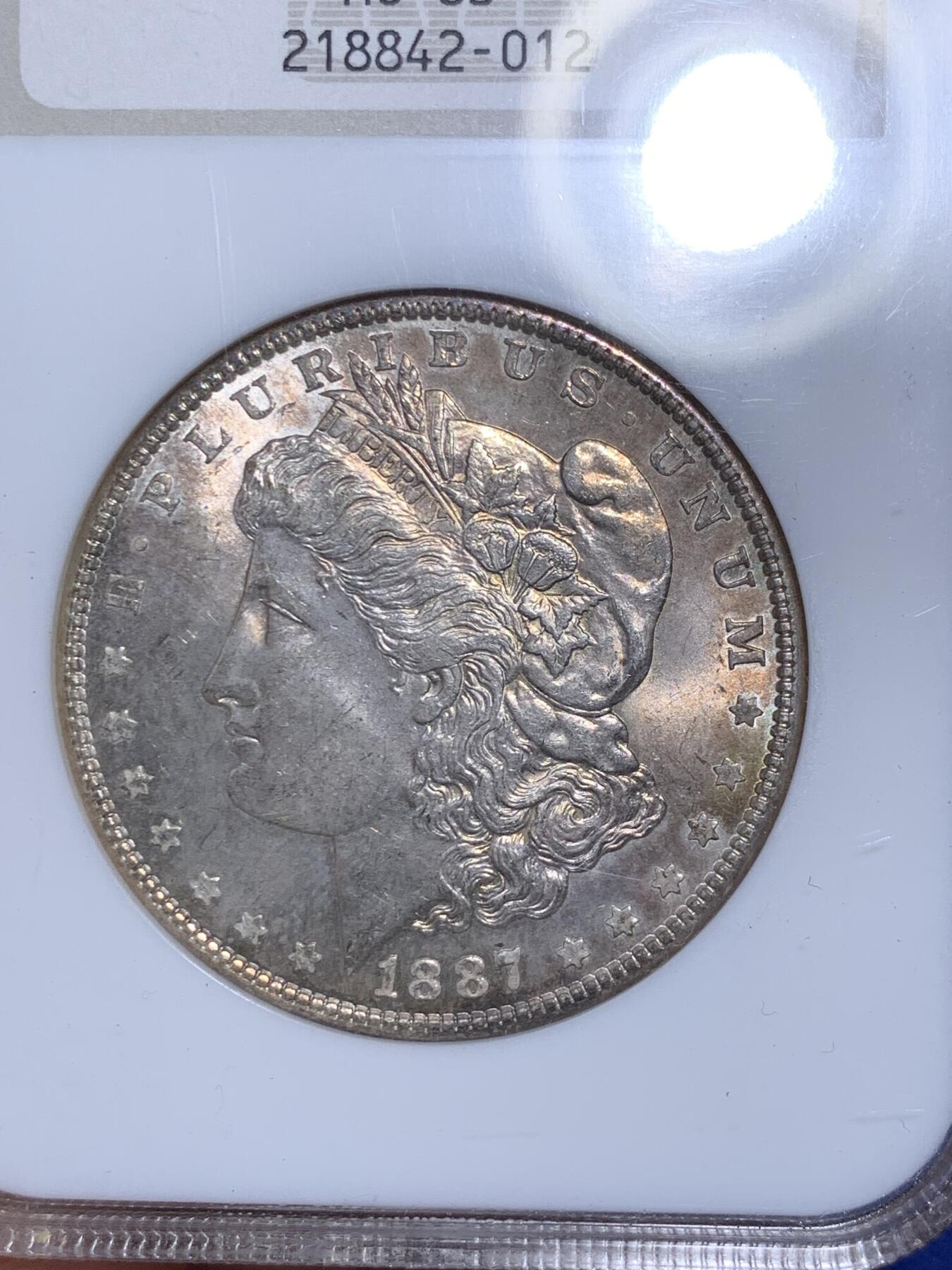 《竞宝斋》第290场- 周日，周一，周二 3场连拍 （全场包邮） NGC MS63 美国1887年摩根银币 漂亮包浆 1990年-1993年的老盒子 镭射标完整 难得一见的老盒子