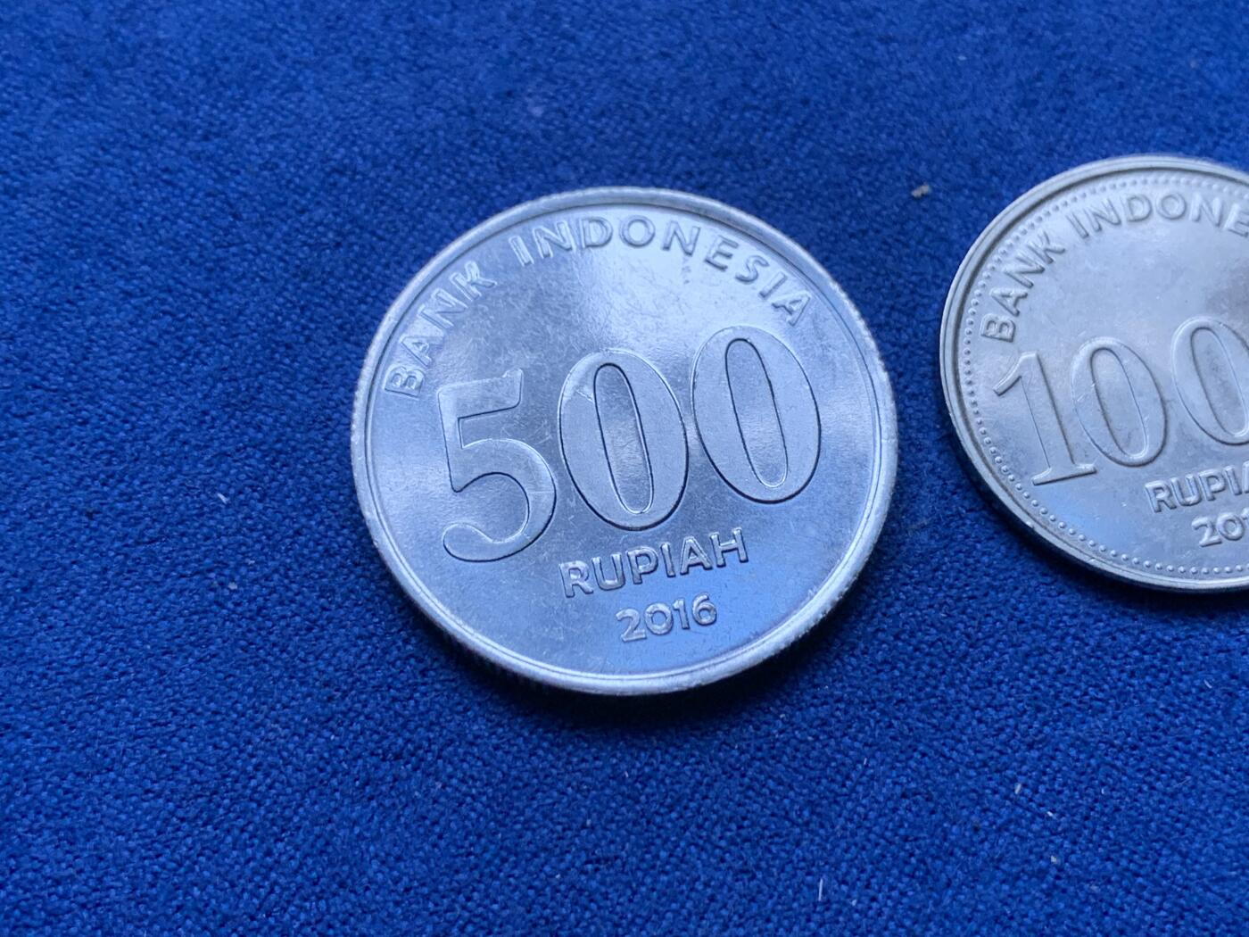 《竞宝斋》第290场- 周日，周一，周二 3场连拍 （全场包邮） 两枚一组 2016年印度尼西亚500和1000面值硬币