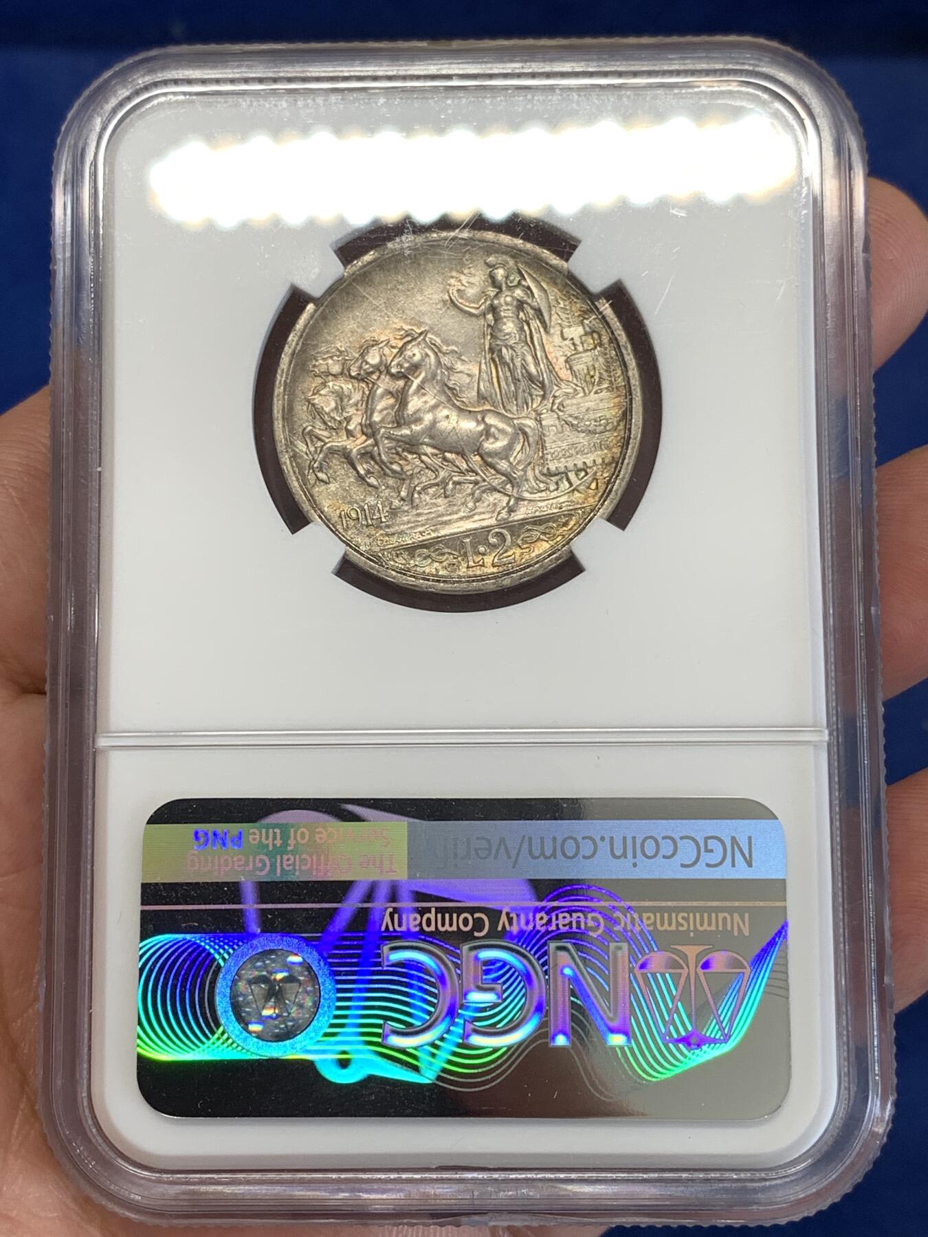 《竞宝斋》第290场- 周日，周一，周二 3场连拍 （全场包邮） NGC MS63 意大利 1914年 2里拉 马车银币 经典品种 漂亮的包浆