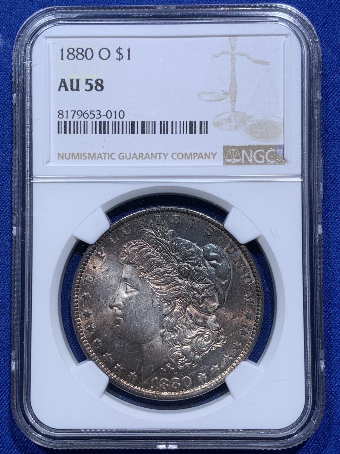 《竞宝斋》第290场- 周日，周一，周二 3场连拍 （全场包邮） NGC AU58 美国1880年O版爆彩摩根 非常漂亮的半月彩绒布包浆 小特年