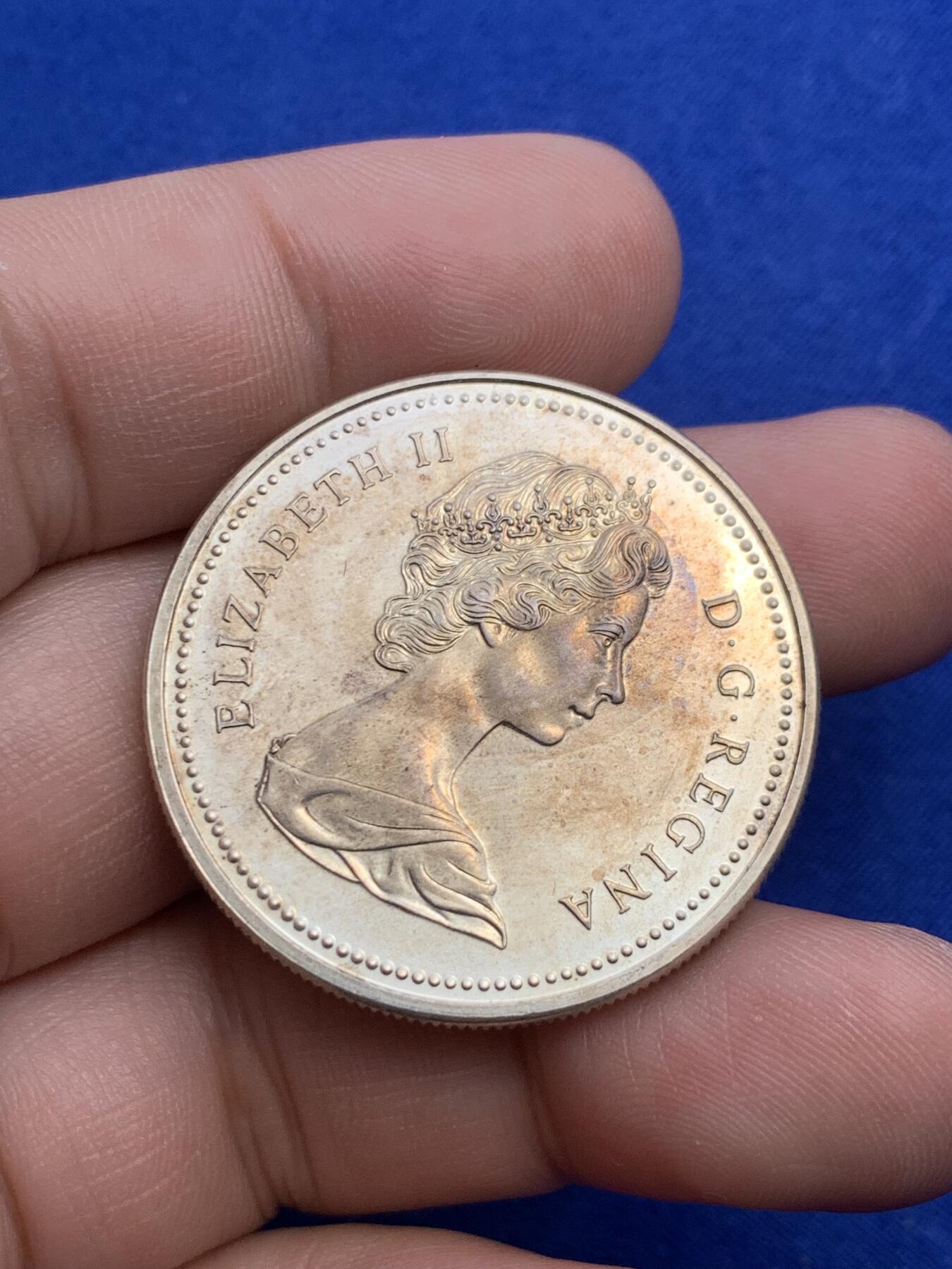 《竞宝斋》第290场- 周日，周一，周二 3场连拍 （全场包邮） 两枚一组 加拿大1971哥伦比亚省银币+1973骑警银币