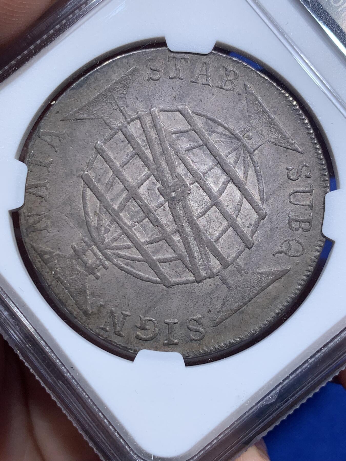 《竞宝斋》第290场- 周日，周一，周二 3场连拍 （全场包邮） NGC XF45 葡属巴西 1816R年960瑞斯银币，在西班牙双柱银币基础上压制而成，双面深邃，章型比币型币更贵，独年份