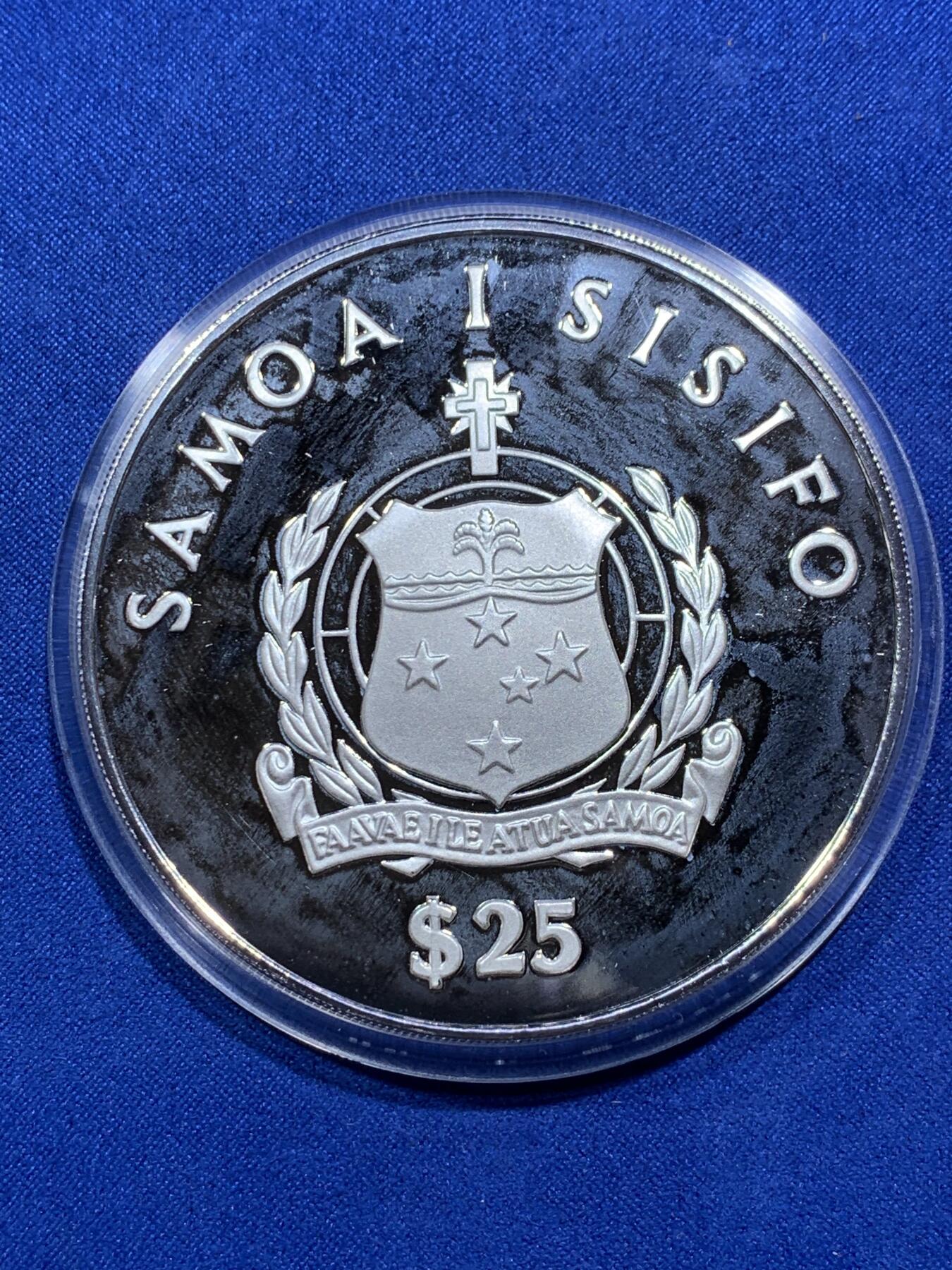 《竞宝斋》第290场- 周日，周一，周二 3场连拍 （全场包邮） 1986西萨摩亚“康提基”号25塔拉纪念银币 5oz 纯度99.9% 直径65mm 原盒原证（证书号：09532） 1988年克劳斯最具艺术币（Most Artistic Coin）