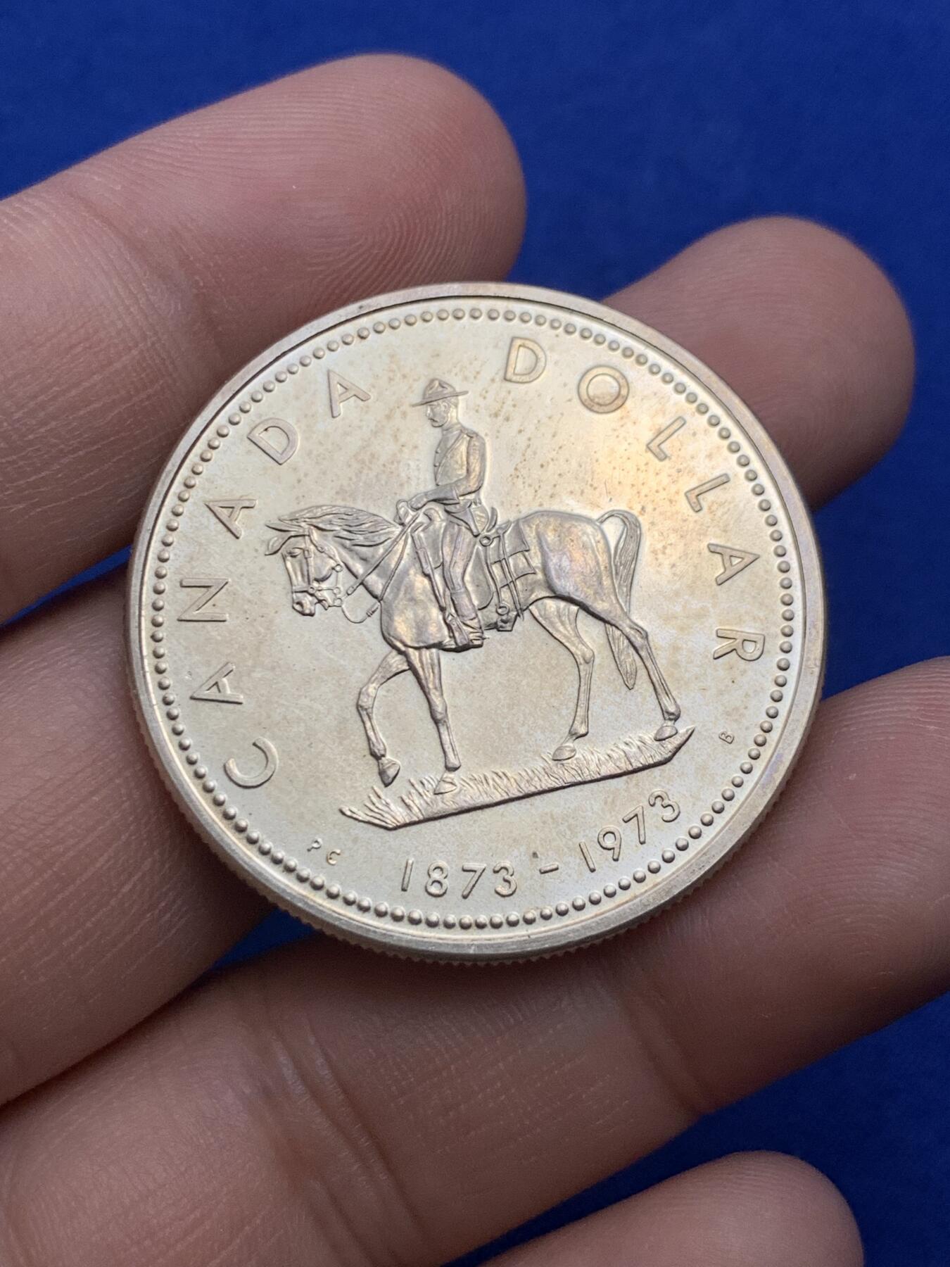 《竞宝斋》第290场- 周日，周一，周二 3场连拍 （全场包邮） 两枚一组 加拿大1971哥伦比亚省银币+1973骑警银币