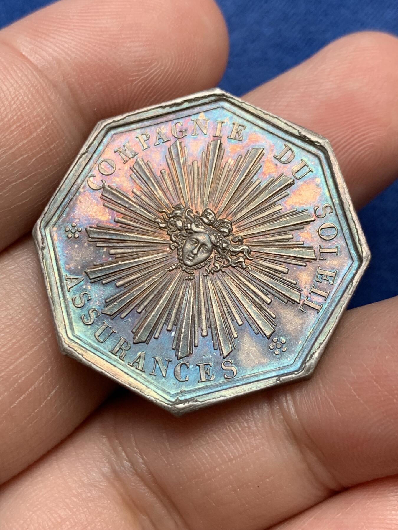 《竞宝斋》第291场- 周日，周一，周二 3场连拍 （全场包邮） 法国八角银质代币，拿破仑三世头像太阳保险公司，14.52g，31mm，蜜蜂边铭