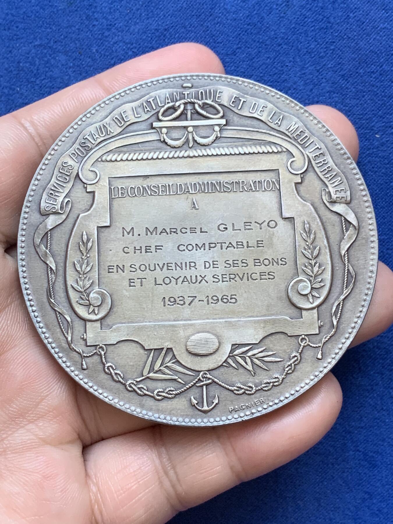 《竞宝斋》第291场- 周日，周一，周二 3场连拍 （全场包邮） 法国镀金大银章，大西洋邮政公司，168.73g，68.2mm，菱形+螃蟹ARGENT边铭，带原盒