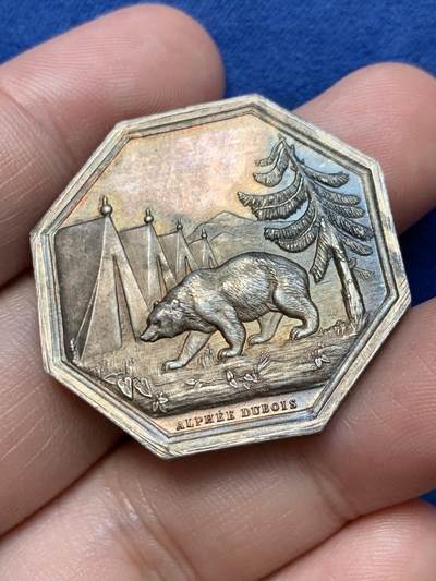 《竞宝斋》第291场- 周日，周一，周二 3场连拍 （全场包邮） - 法国名誉品“我们的营地”公司八角银质代币，细节俱在，非常舒服的黄油包浆，18.07g，34.9mm，丰饶角边铭