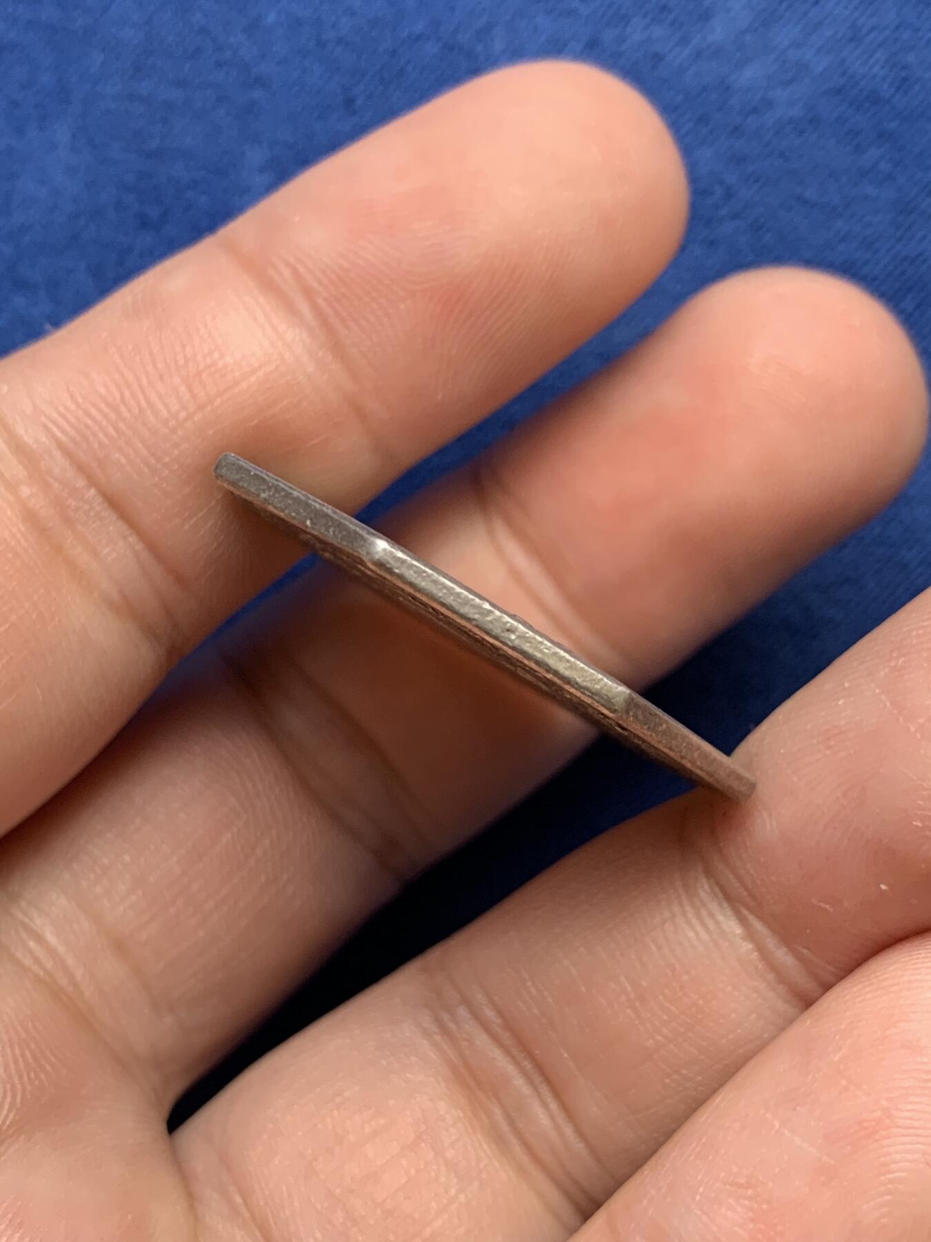 《竞宝斋》第291场- 周日，周一，周二 3场连拍 （全场包邮） 法国布列塔尼雷恩市市长盾徽八角银质代币，13.76g，32.2mm，早期无边铭