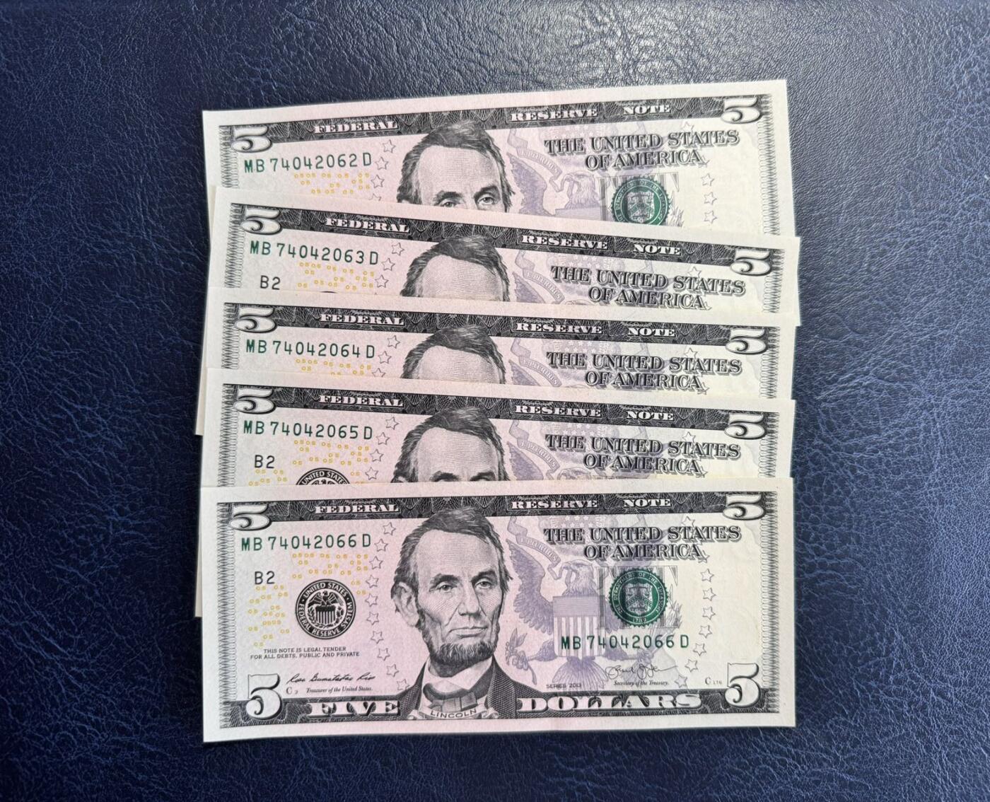 收藏联盟Quantum Auction 第363期拍卖  美国联邦2013年5元彩色版五张  品相全新UNC