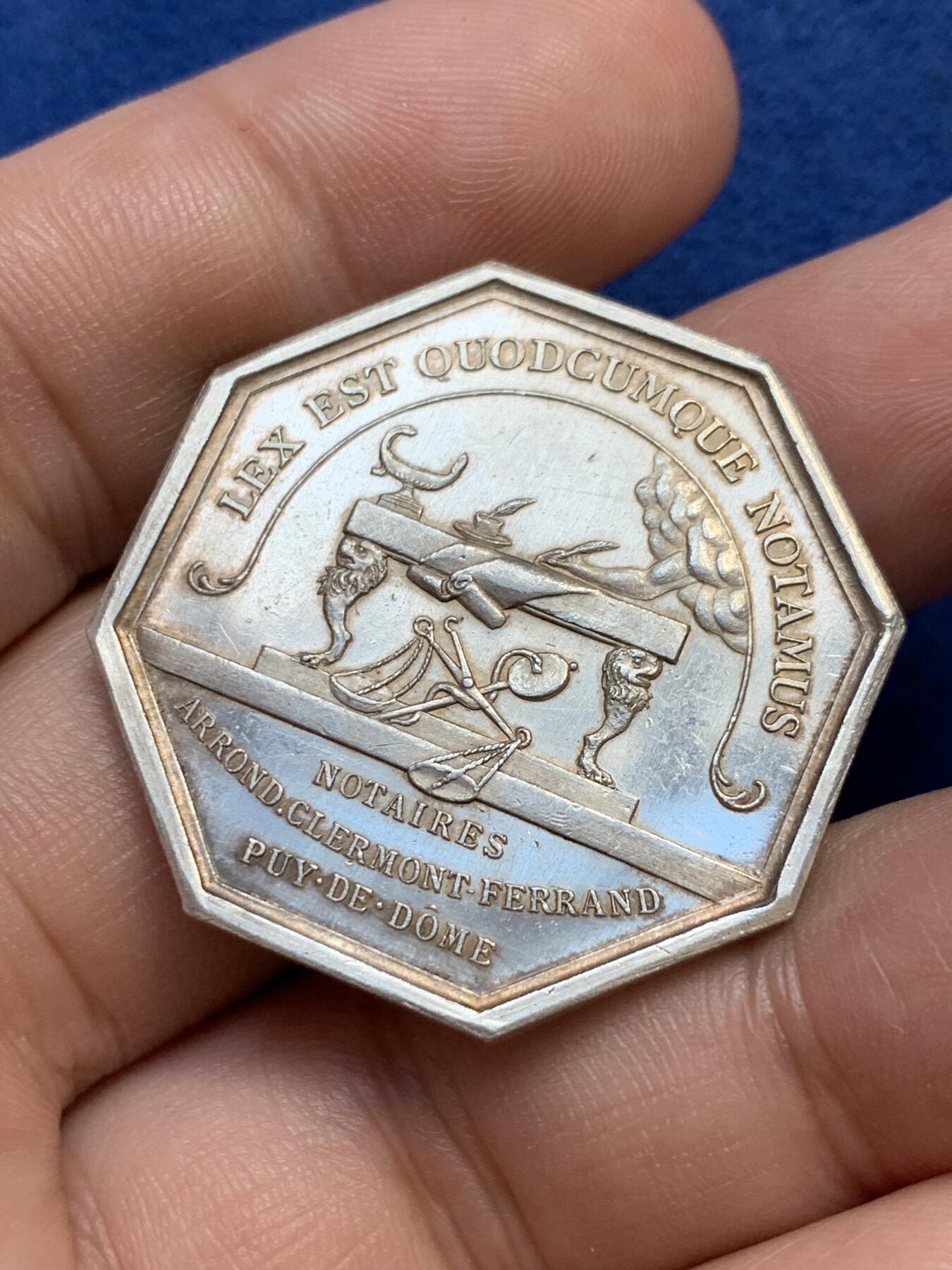 《竞宝斋》第291场- 周日，周一，周二 3场连拍 （全场包邮） 法国八角银质代币，克莱蒙公证处，15.94g，33.7mm，丰饶角边铭