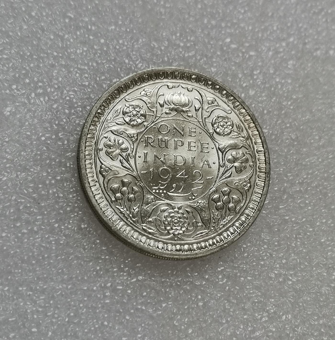 瓶子🏺第151期拍卖会  英属印度1942年乔治六世1卢比银币  原光  安全边