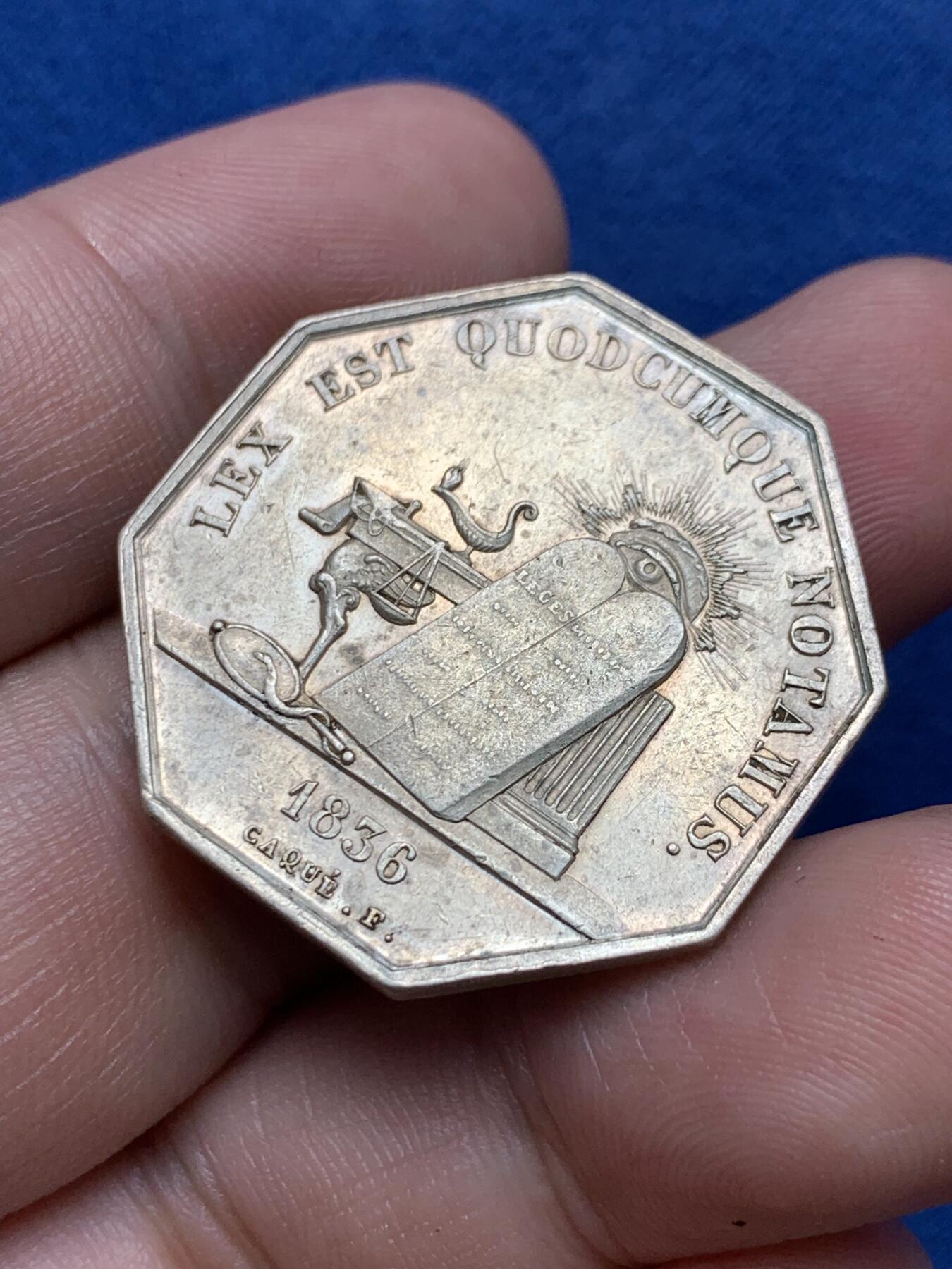 《竞宝斋》第291场- 周日，周一，周二 3场连拍 （全场包邮） 法国韦尔万公证人八角银jeton，31.4mm，12.78克，手指+ARGENT边铭