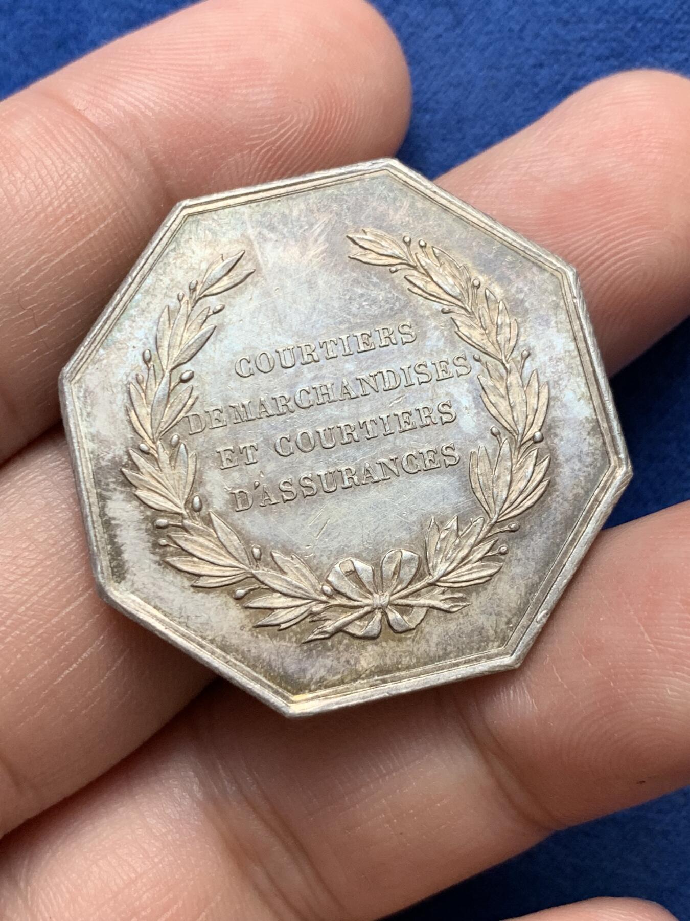 《竞宝斋》第291场- 周日，周一，周二 3场连拍 （全场包邮） 法国巴黎股票交易所八角银质代币，16.80g，33.5mm，手指边铭，黄油彩