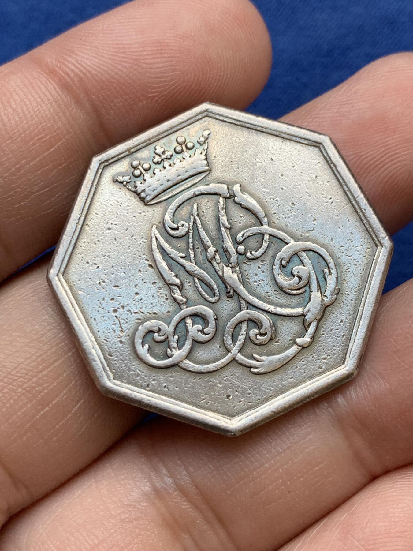 《竞宝斋》第291场- 周日，周一，周二 3场连拍 （全场包邮） 法国早期贵族双狮纹章八角银质代币，14.31g，32.9mm，早期无边铭