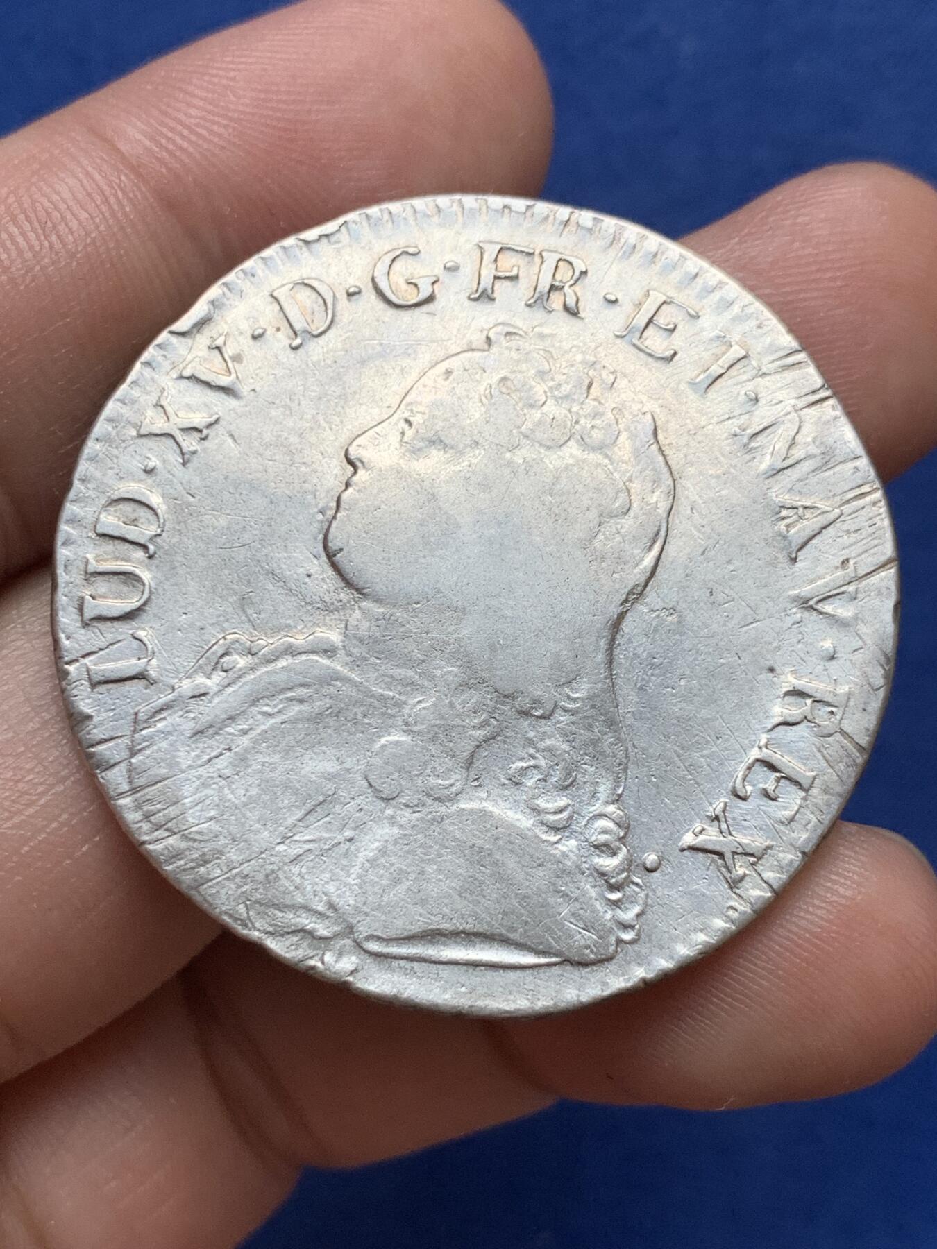 《竞宝斋》第290场- 周日，周一，周二 3场连拍 （全场包邮） 法国1726年路易十五埃居大银币 年轻版头像 早期品种 细节见图