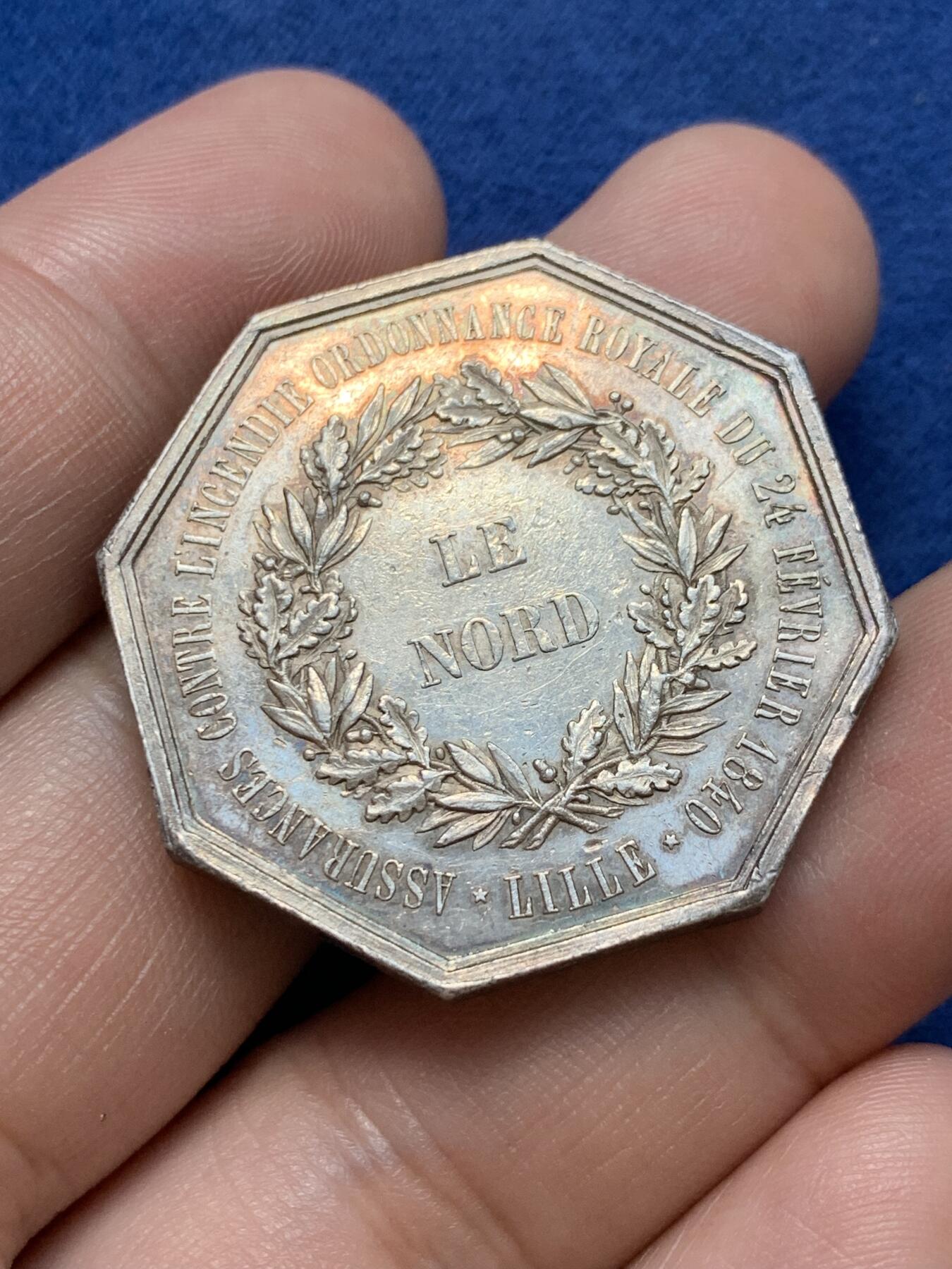 《竞宝斋》第291场- 周日，周一，周二 3场连拍 （全场包邮） 法国北部火灾保险公司八角银质代币，21.45g，35.2mm，手指边铭，高浮雕