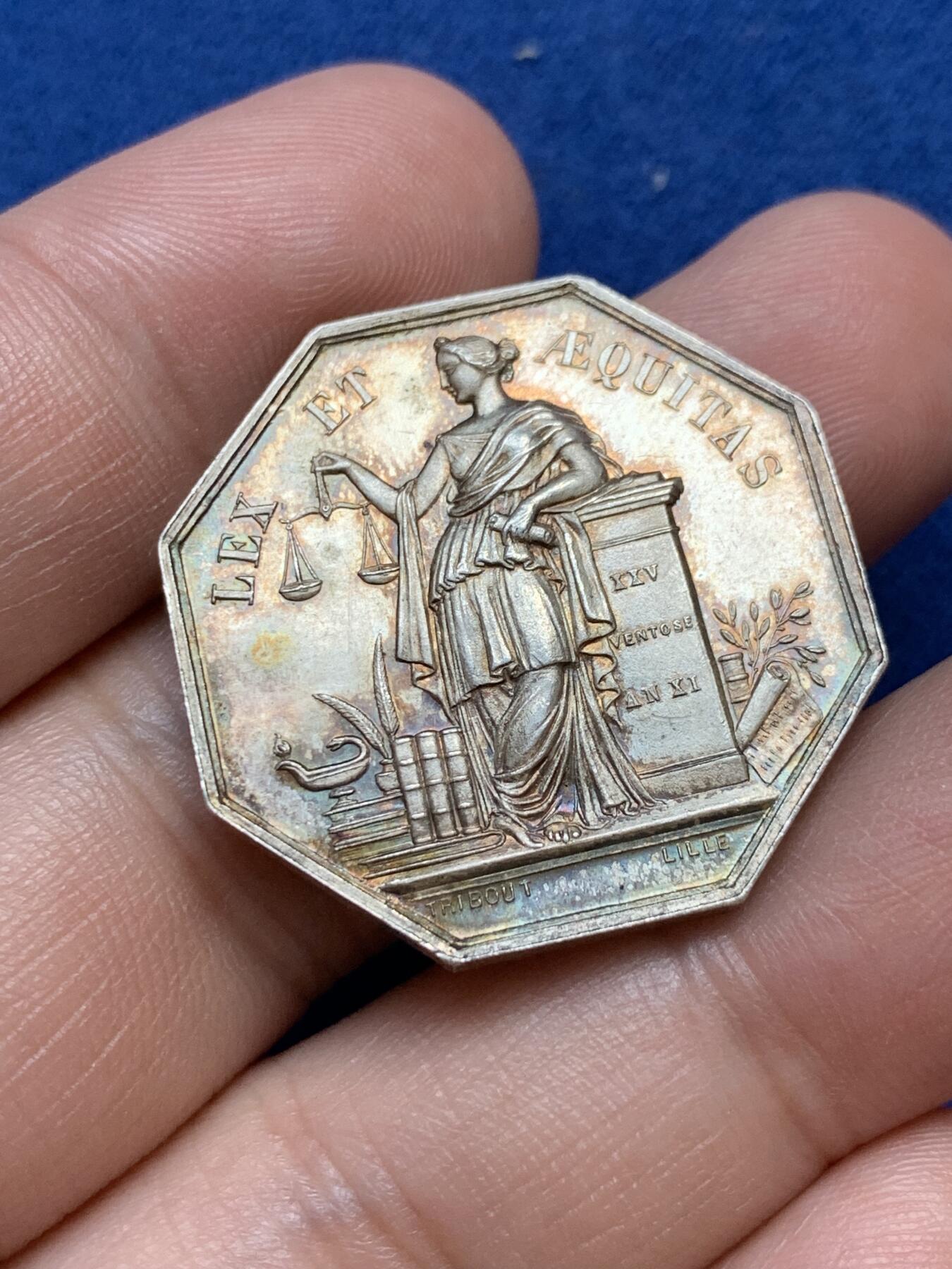 《竞宝斋》第291场- 周日，周一，周二 3场连拍 （全场包邮） 法国公平女神八角银章 直径29.5mm 重12.8g 丰饶角边铭