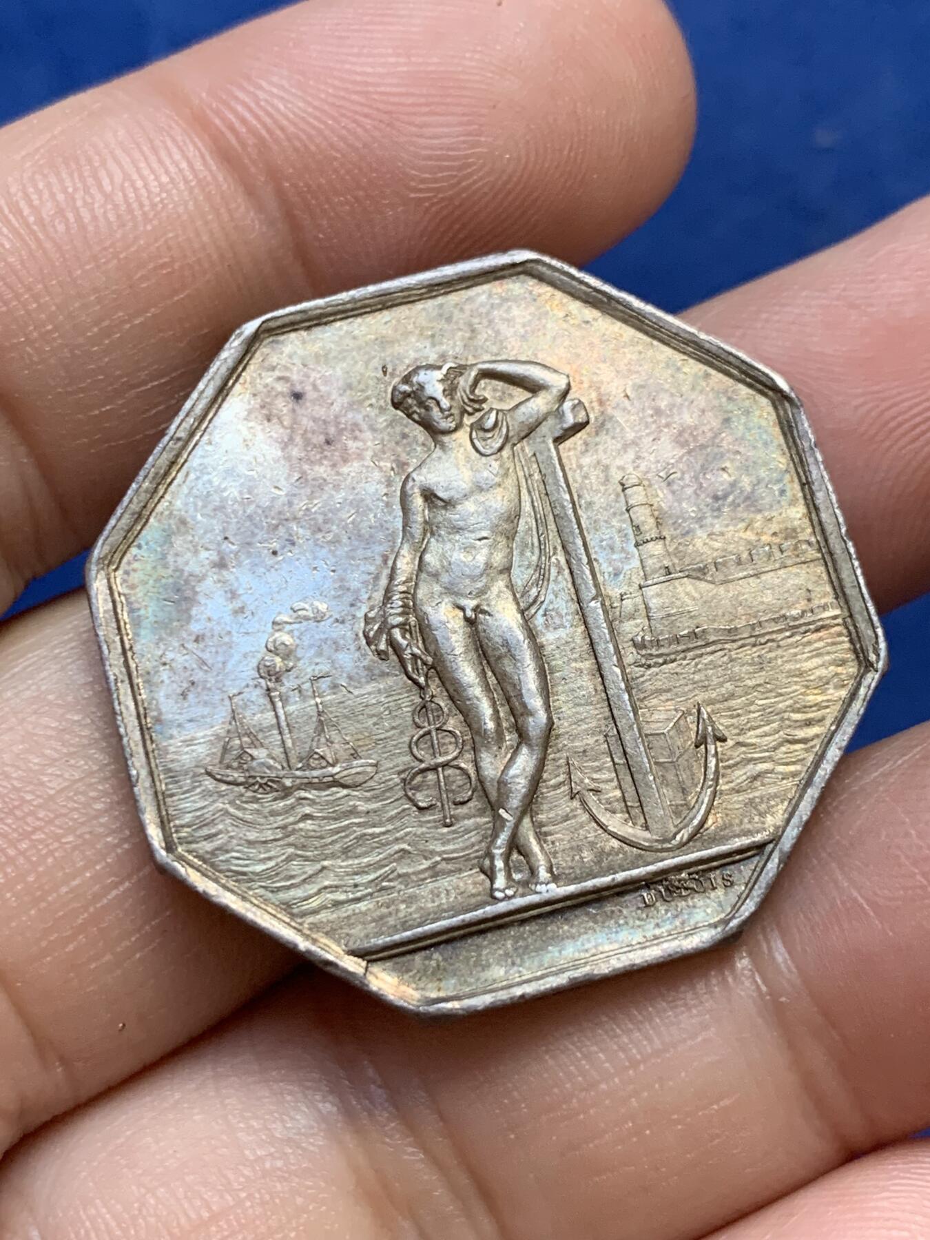 《竞宝斋》第291场- 周日，周一，周二 3场连拍 （全场包邮） 法国马赛贸易经纪人八角银jeton，33.4mm，19.09克，船首+ARGENT边铭，边有轻磕