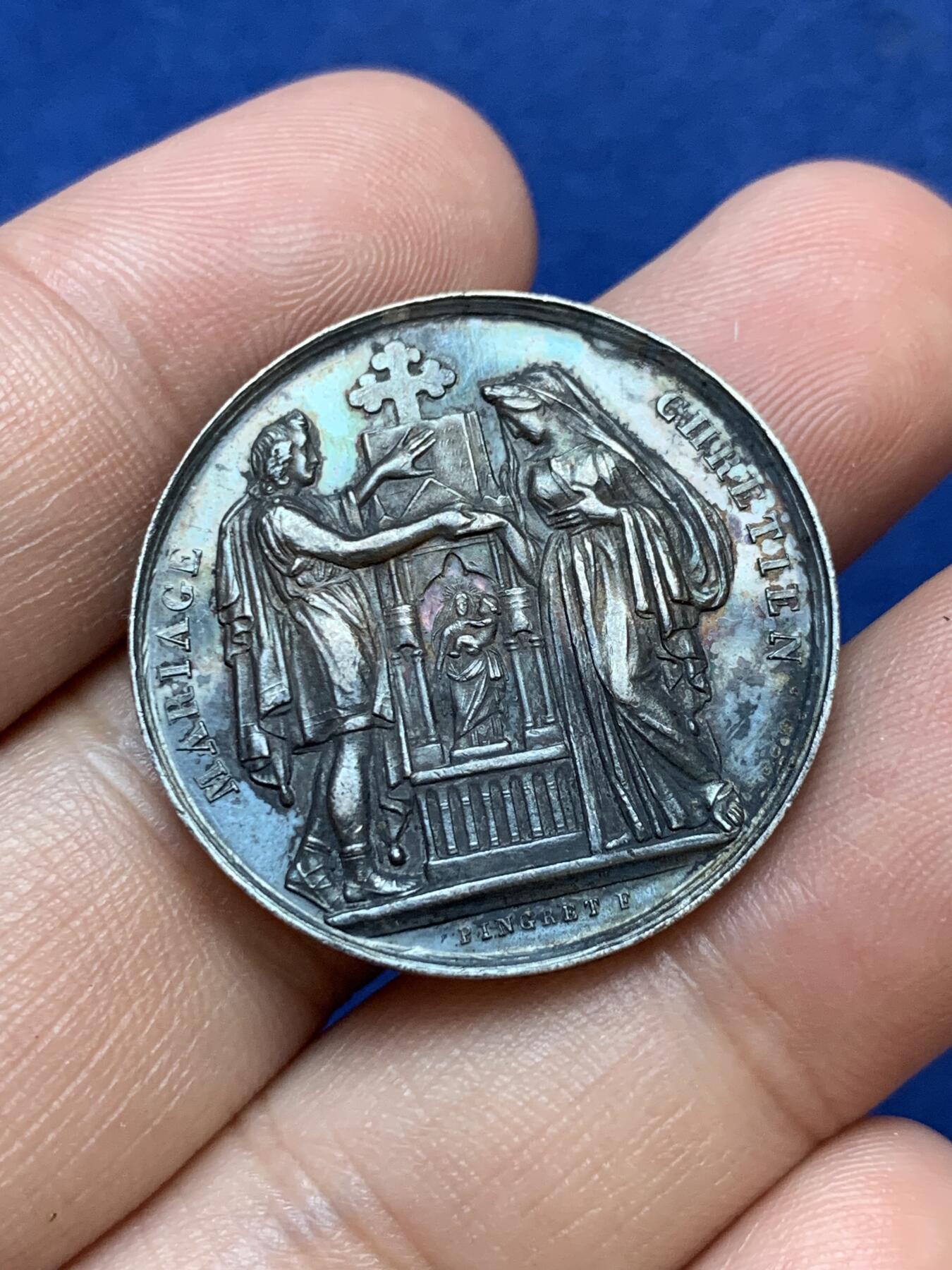 《竞宝斋》第291场- 周日，周一，周二 3场连拍 （全场包邮） 法国婚姻纪念圆型银代币 手指铭 30mm 11.9g