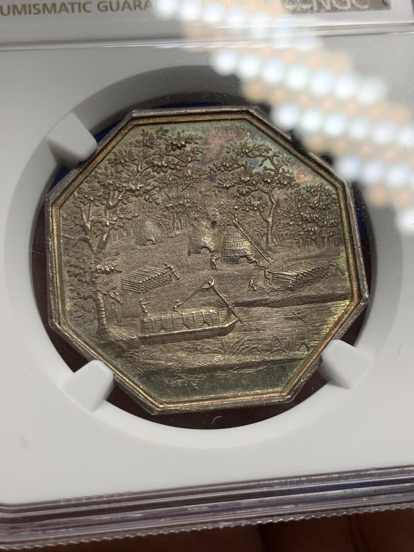 《竞宝斋》第291场- 周日，周一，周二 3场连拍 （全场包邮） NGC-MS63 法国巴黎木炭交易八角银质jeton，早期无边铭