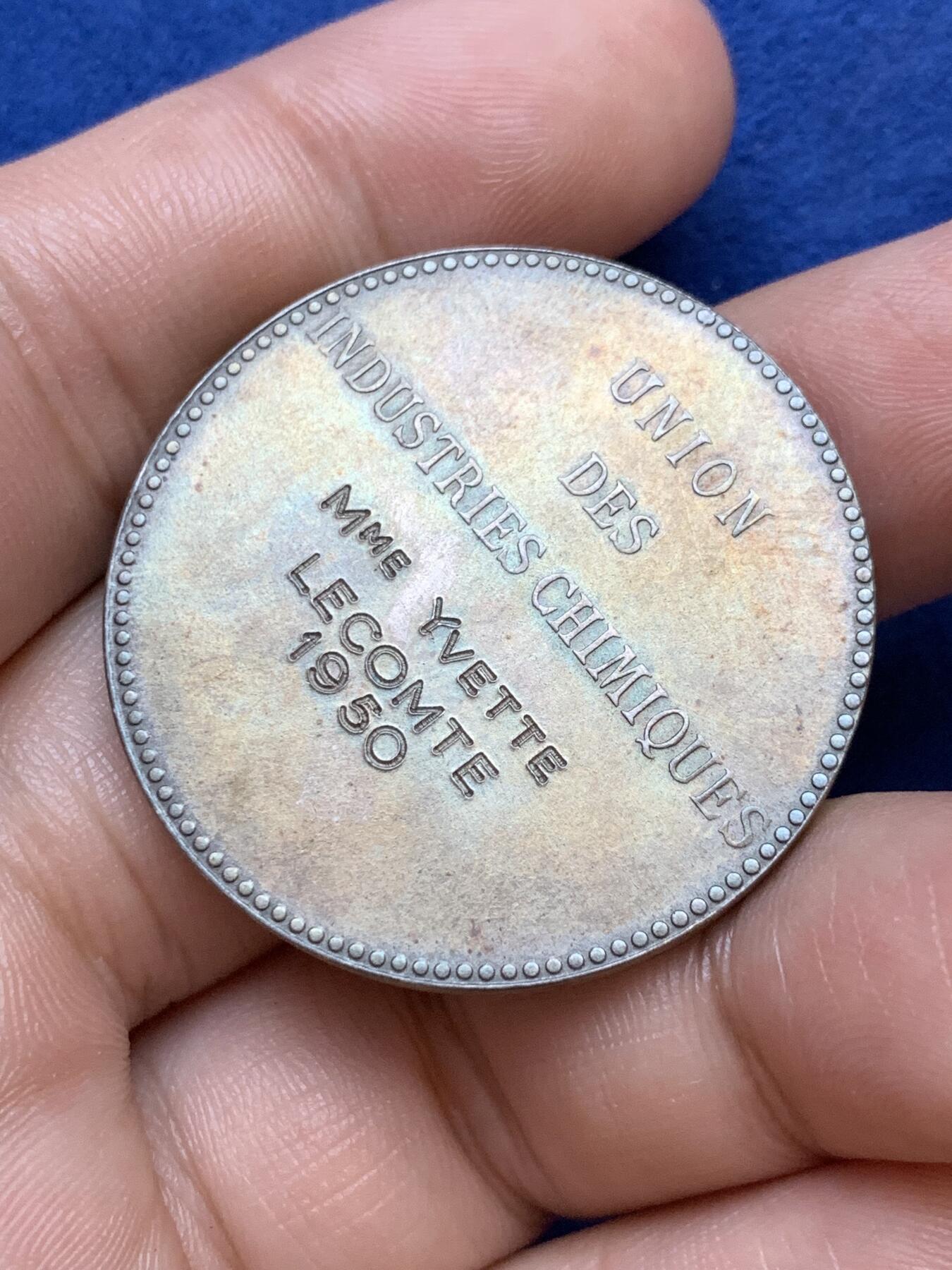 《竞宝斋》第291场- 周日，周一，周二 3场连拍 （全场包邮） 法国化学工业联盟镀金银质jeton，化学家拉瓦锡雕像，25.75g，36.6mm，菱形野猪头+ARGENT边铭