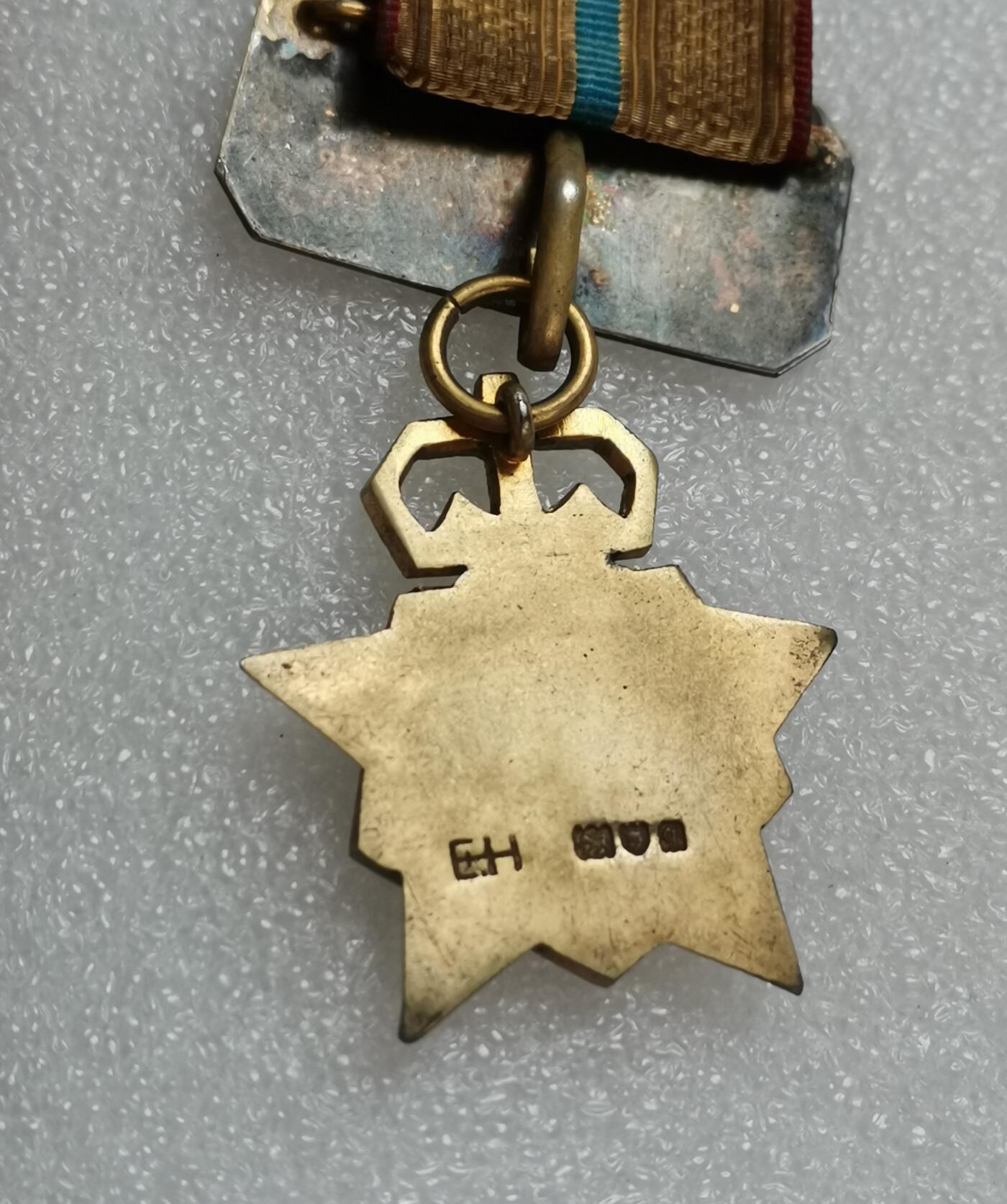 瓶子🏺第151期拍卖会  英国1912年共济会兄弟会银质奖章  25.68克