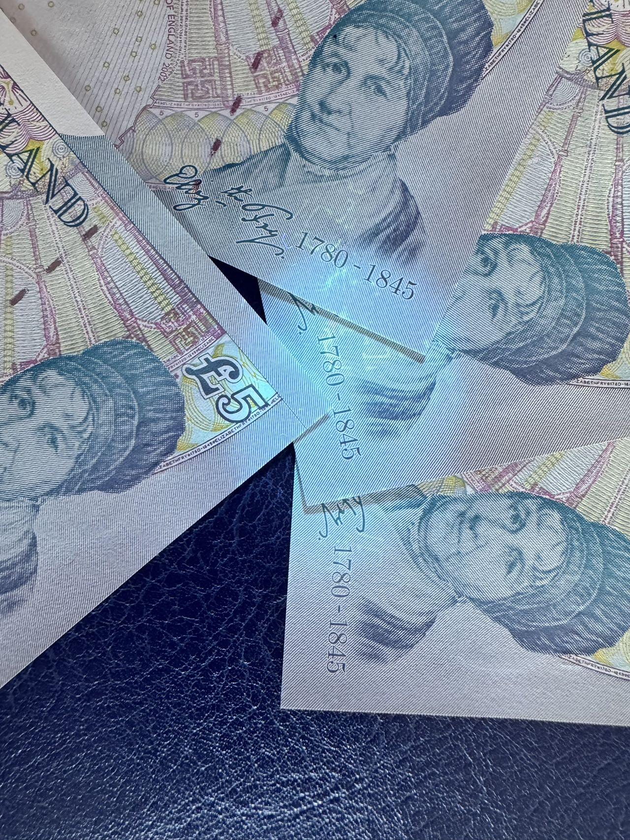 收藏联盟Quantum Auction 第363期拍卖  英国2002年版5镑4张 品相UNC- 灯下潮斑