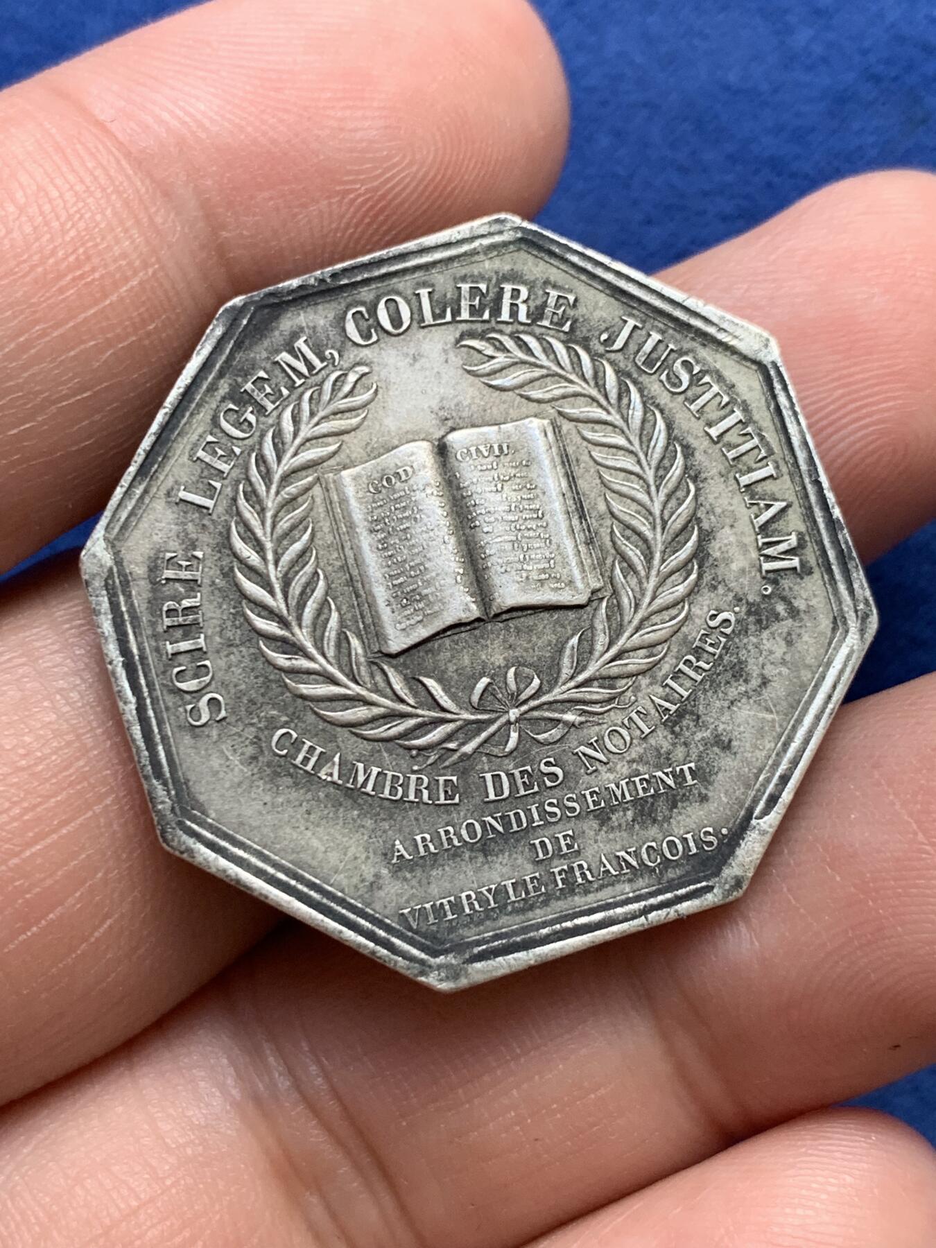 《竞宝斋》第291场- 周日，周一，周二 3场连拍 （全场包邮） 法国弗朗索瓦一世头像维特里勒弗朗索瓦区公证人八角银jeton，32.7mm，18.09克，丰饶角+ARGENT边铭