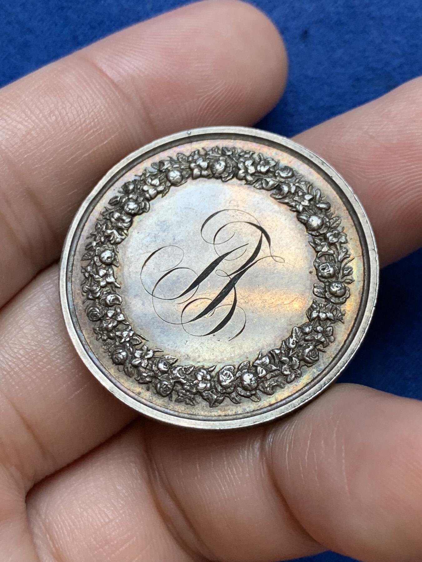 《竞宝斋》第291场- 周日，周一，周二 3场连拍 （全场包邮） 法国基督教婚礼圆型银代币 手指铭 33mm 16.6g