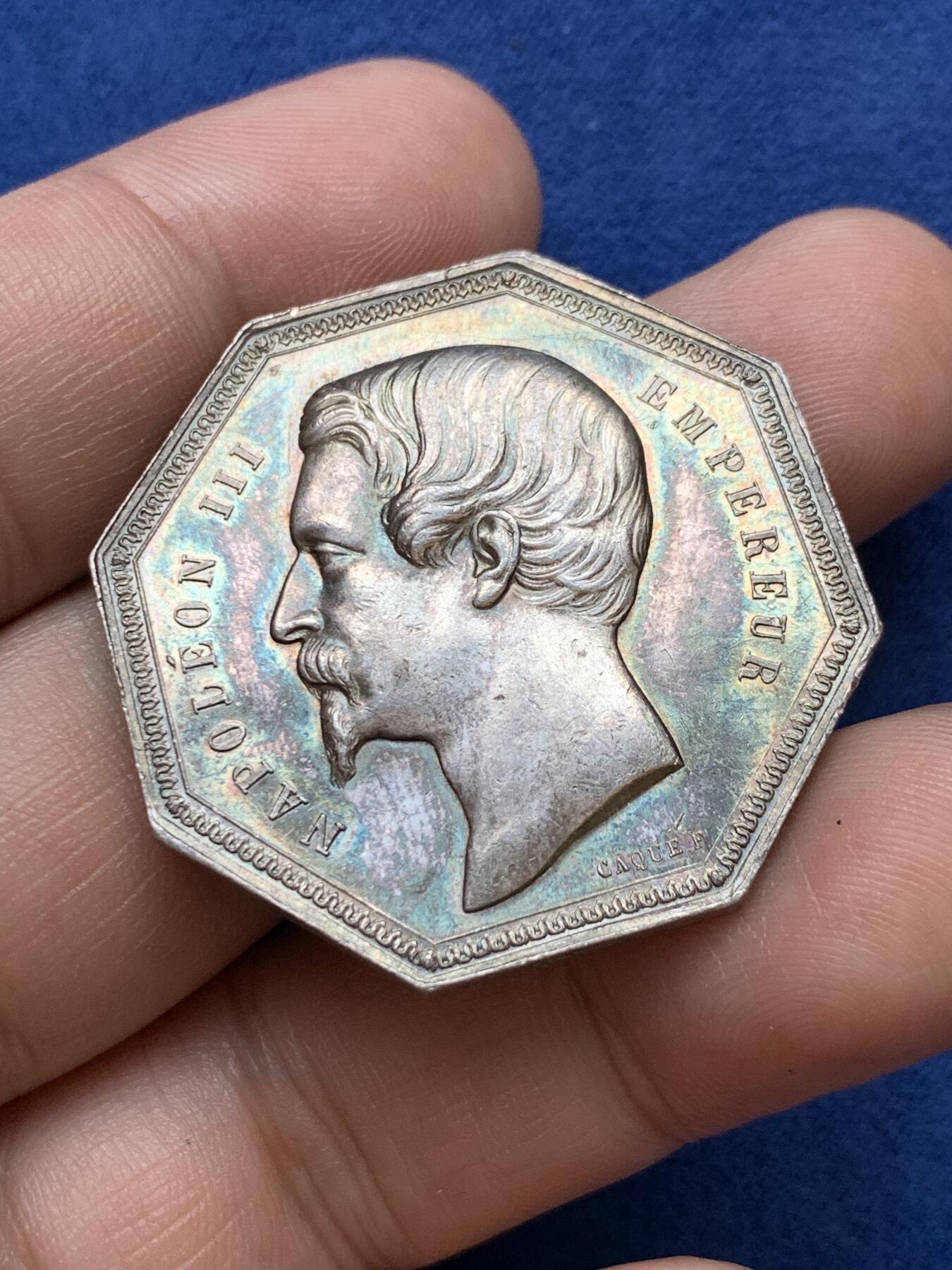 《竞宝斋》第291场- 周日，周一，周二 3场连拍 （全场包邮） 法国1853年巴黎外汇经纪人八角银jeton，36.3mm，22.05克，手指+ARGENT边铭