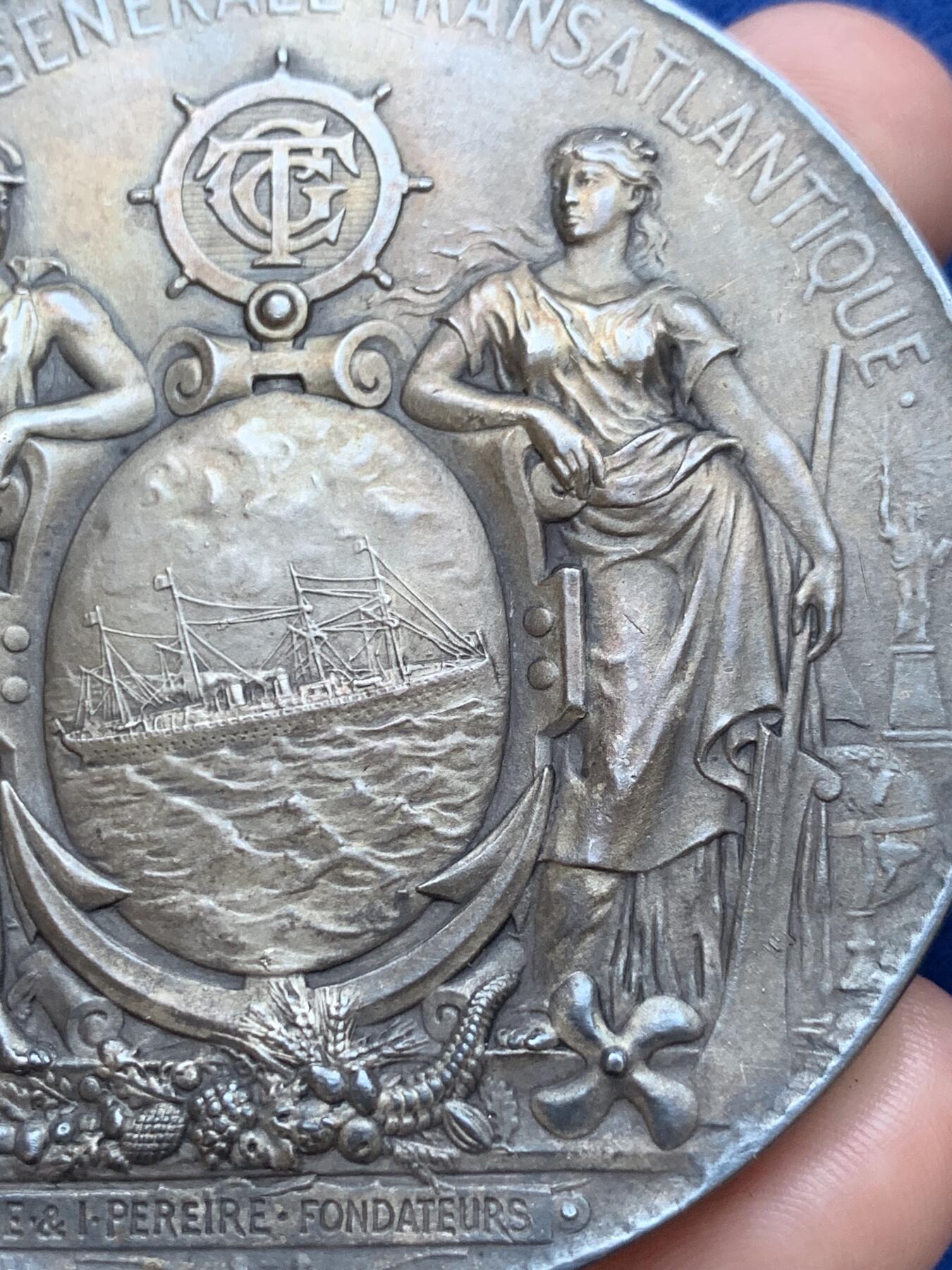 《竞宝斋》第291场- 周日，周一，周二 3场连拍 （全场包邮） 法国镀金大银章，大西洋邮政公司，168.73g，68.2mm，菱形+螃蟹ARGENT边铭，带原盒