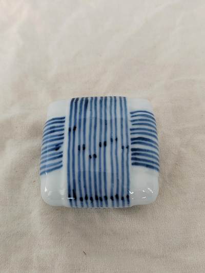 海外回流精选拍卖7.19 - 小巧精致方形香盒一只 