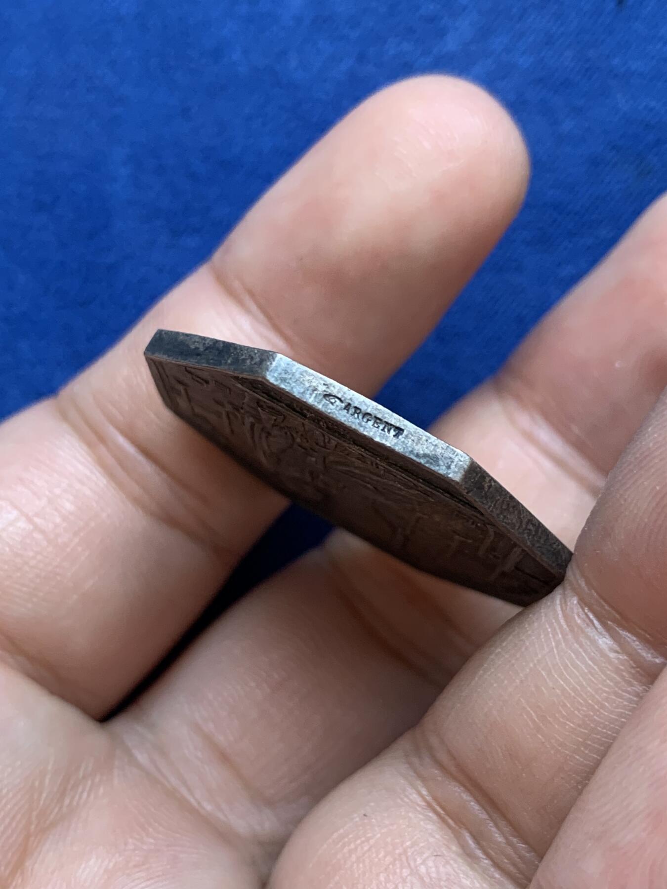 《竞宝斋》第291场- 周日，周一，周二 3场连拍 （全场包邮） 法国特鲁瓦燃气照明公司火炬女神八角银jeton，32.6mm，15.13克，手指+ARGENT边铭