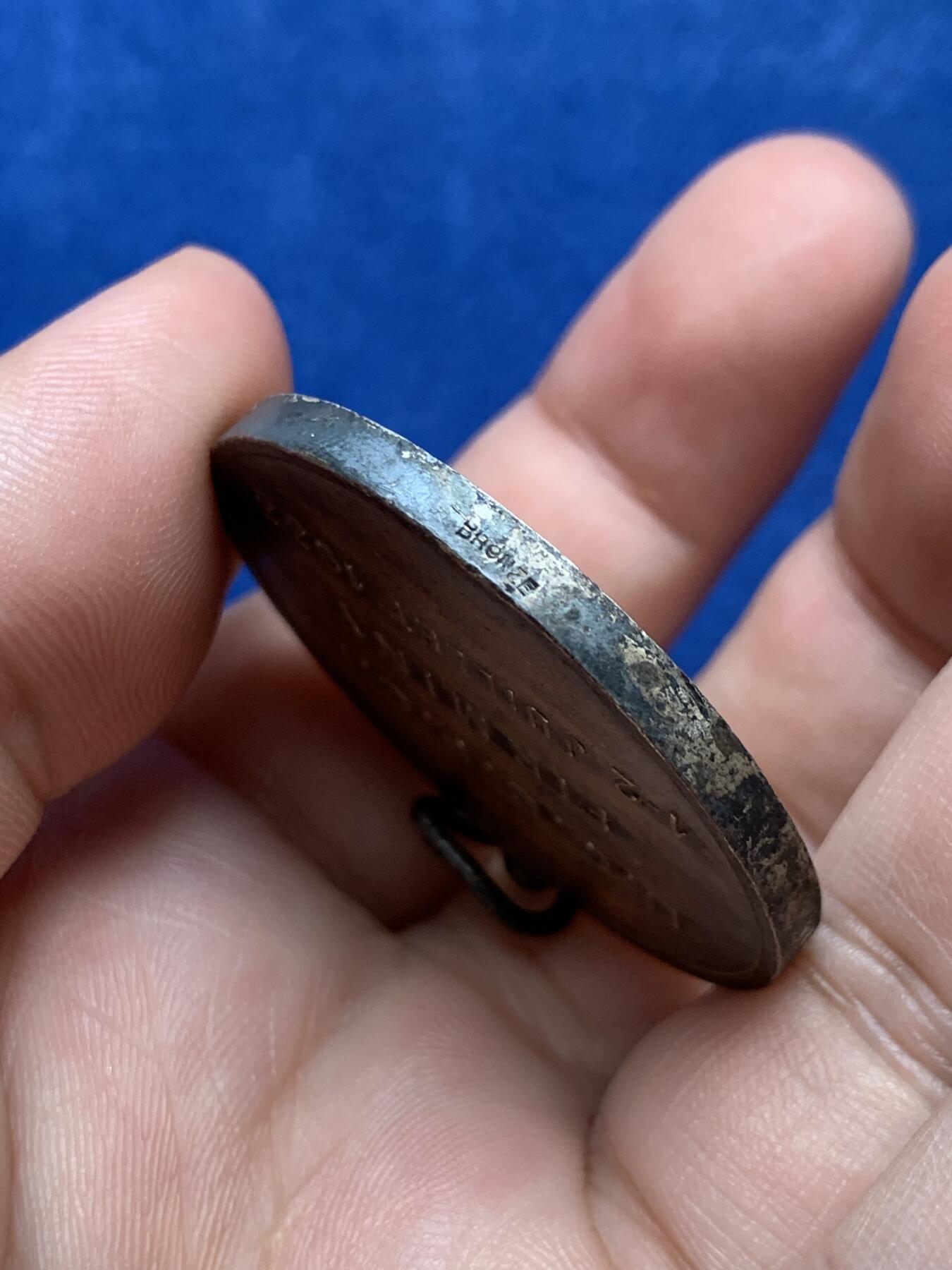 《竞宝斋》第291场- 周日，周一，周二 3场连拍 （全场包邮） 法国圣皮埃尔圣夏蒙基督教母亲会镀银铜章，32.98g，40mm，边铭铜标