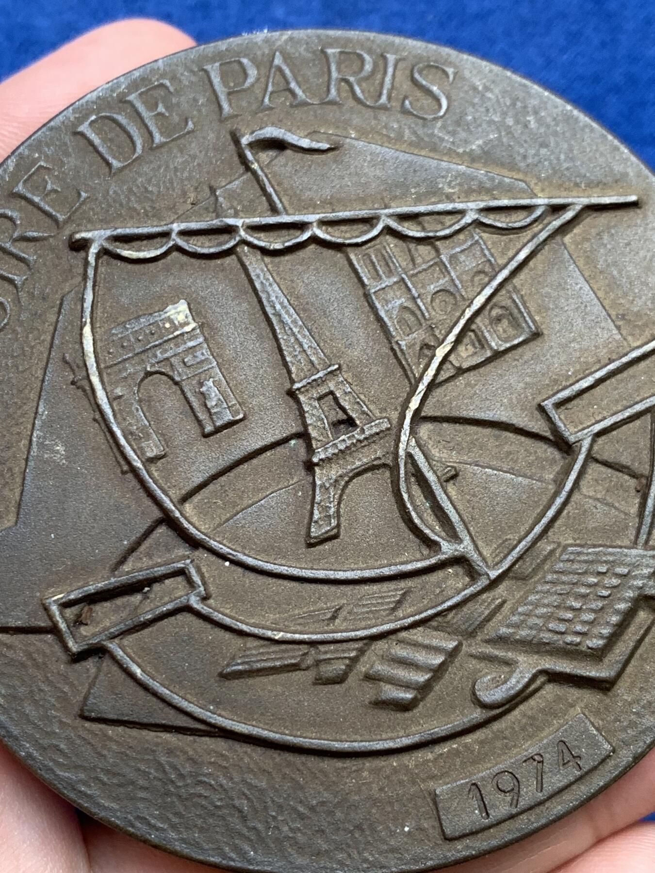 《竞宝斋》第291场- 周日，周一，周二 3场连拍 （全场包邮） 法国1974年巴黎博览会铜章，146.72g，69.3mm，无边铭