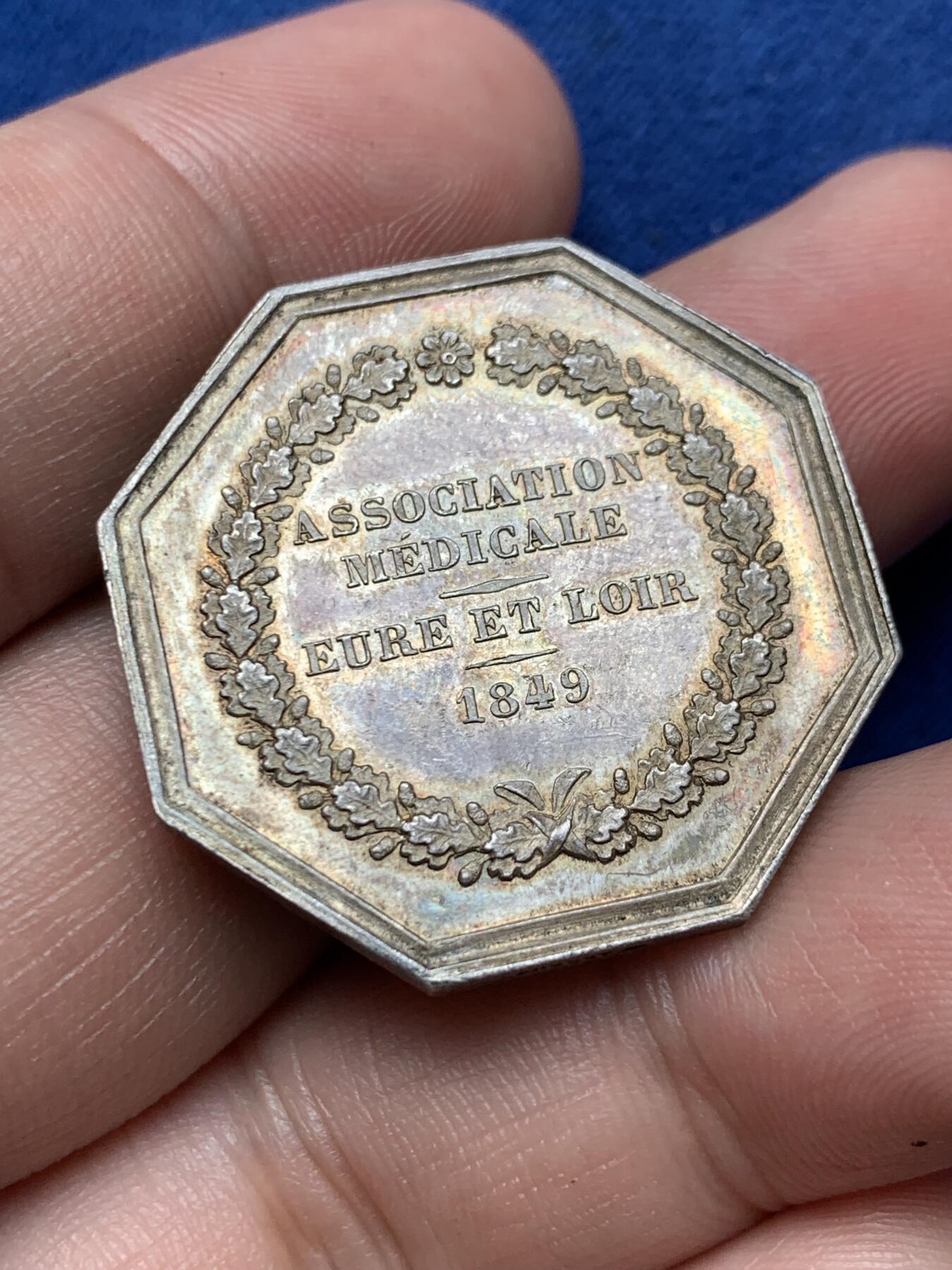 《竞宝斋》第291场- 周日，周一，周二 3场连拍 （全场包邮） 法国1849欧洲和卢瓦尔医学会八角银jeton，31mm，13.03克，手指+ARGENT边铭