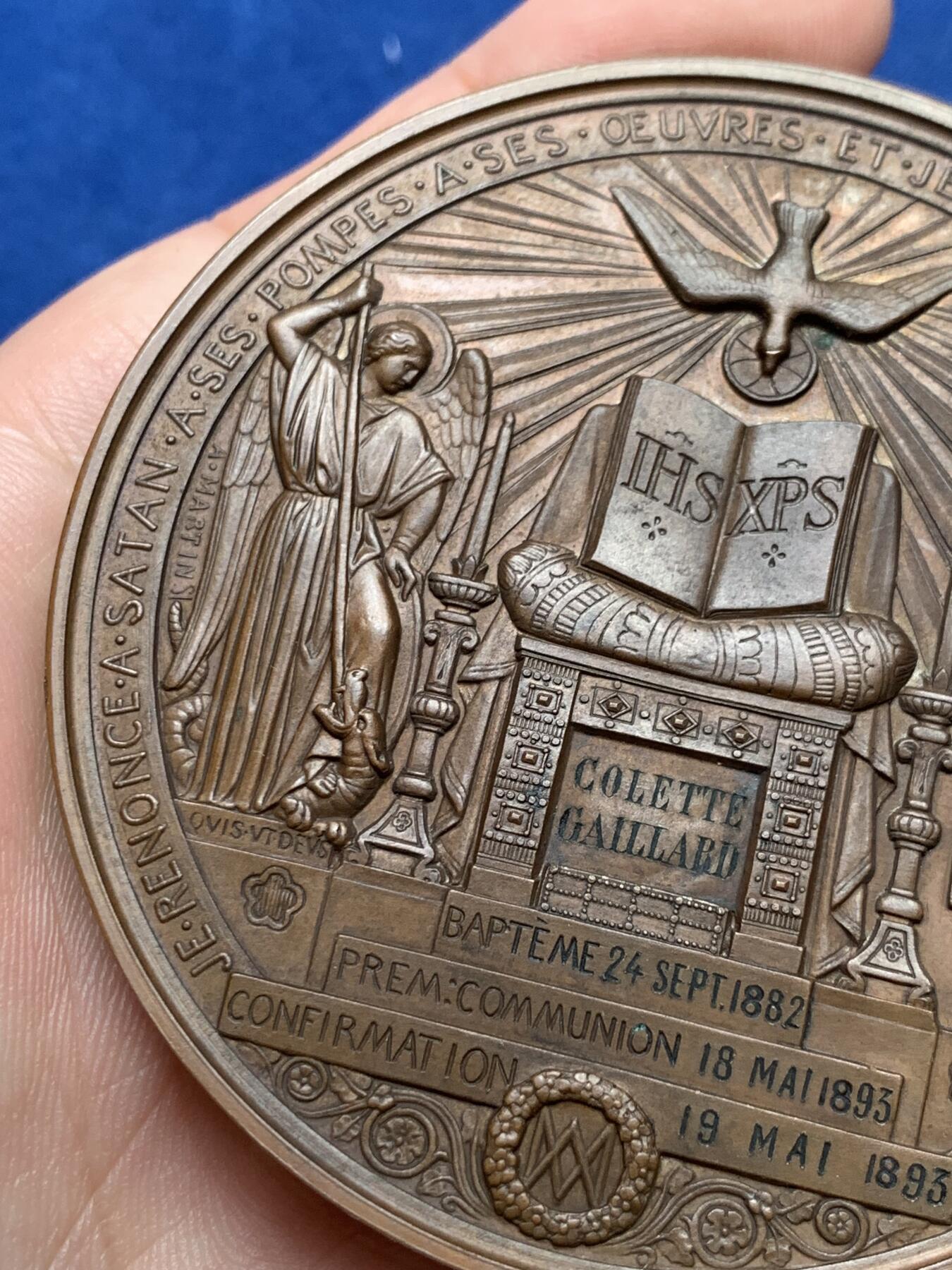 《竞宝斋》第291场- 周日，周一，周二 3场连拍 （全场包邮） 法国1893年初次圣餐、洗礼铜质勋章，152.13g，69.3mm，丰饶角+铜标边铭