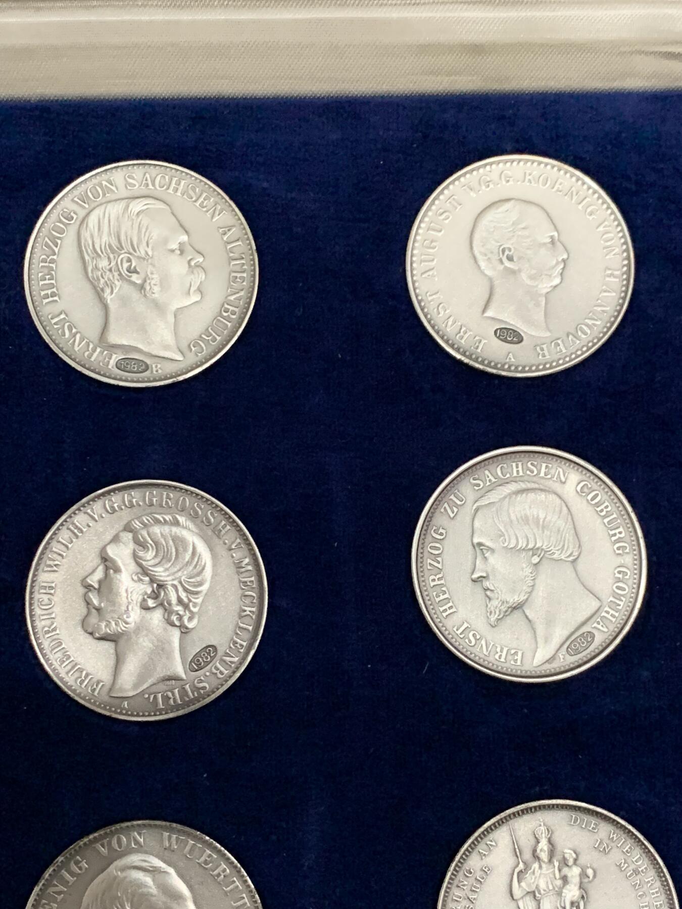 《竞宝斋》第290场- 周日，周一，周二 3场连拍 （全场包邮） 德国1982年复刻版999纯银磨砂泰勒全集带证书配实木盒 单枚重量11.9克左右*12