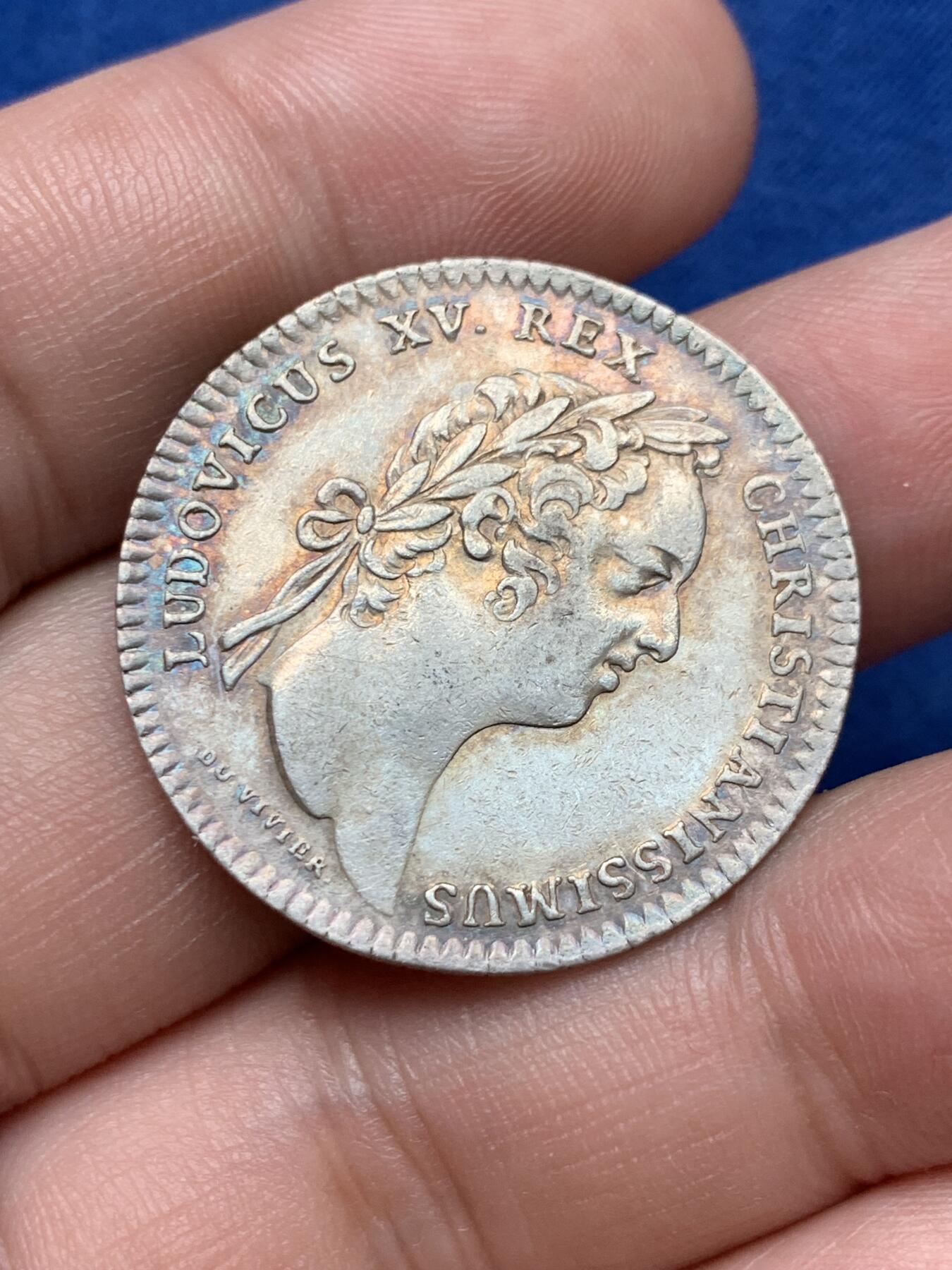 《竞宝斋》第291场- 周日，周一，周二 3场连拍 （全场包邮） 法国1726年路易十五头像诺曼底学院银质代币，8.60g，30.6mm