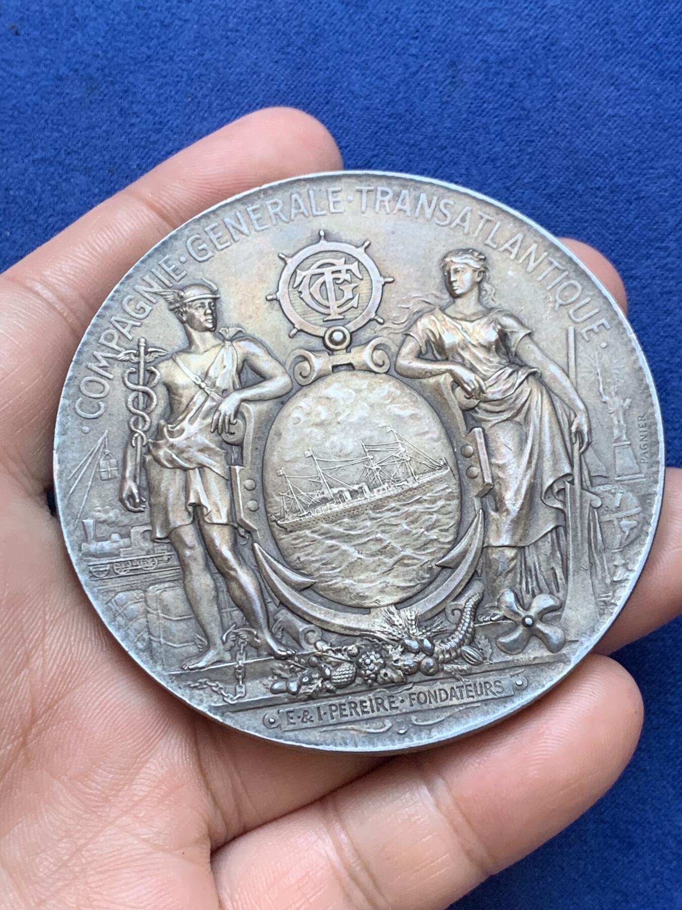 《竞宝斋》第291场- 周日，周一，周二 3场连拍 （全场包邮） 法国镀金大银章，大西洋邮政公司，168.73g，68.2mm，菱形+螃蟹ARGENT边铭，带原盒