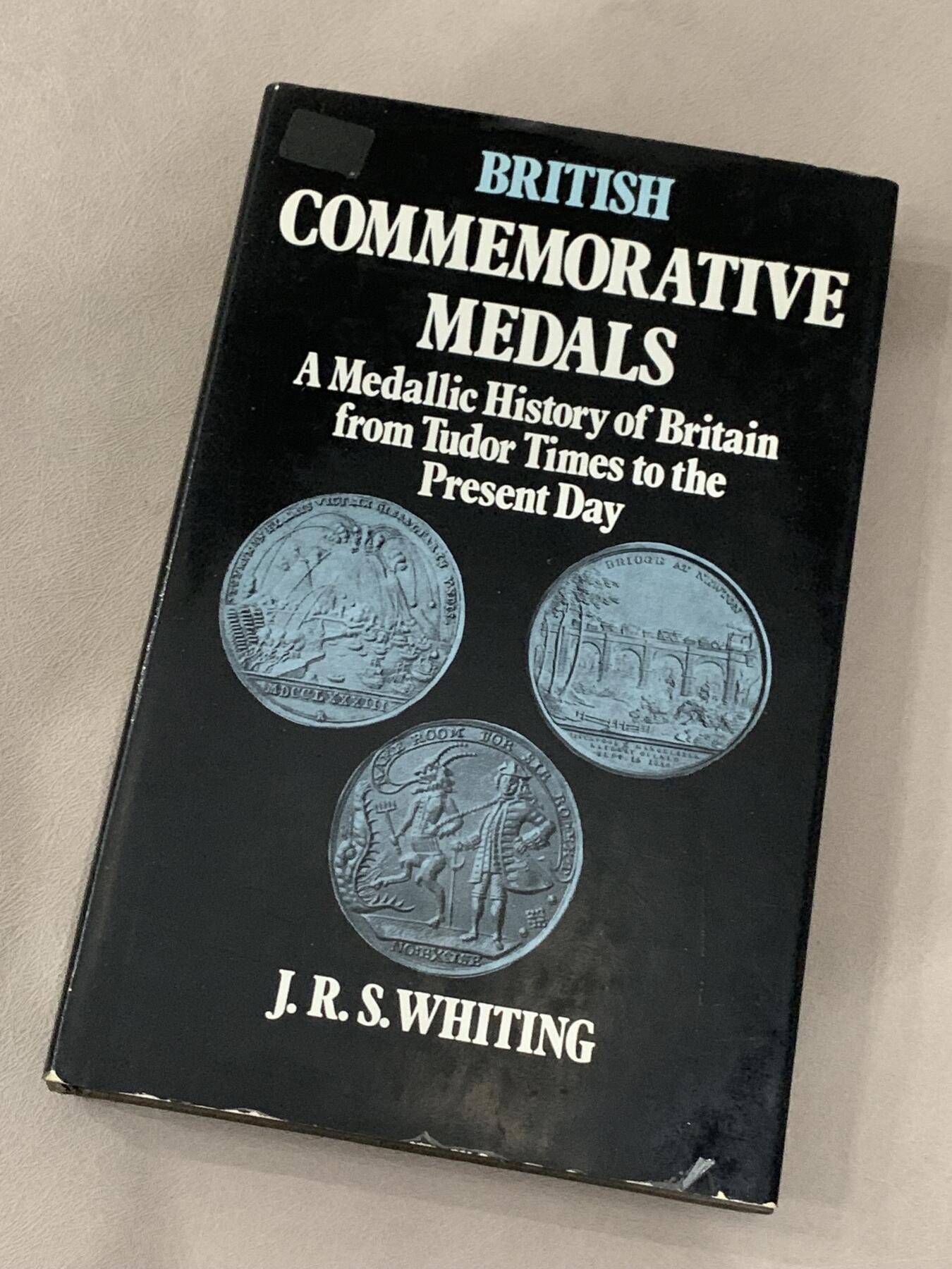 《竞宝斋》第290场- 周日，周一，周二 3场连拍 （全场包邮） 英国奖章目录 从都铎时代到现代的奖章历史 精装版 厚达236页