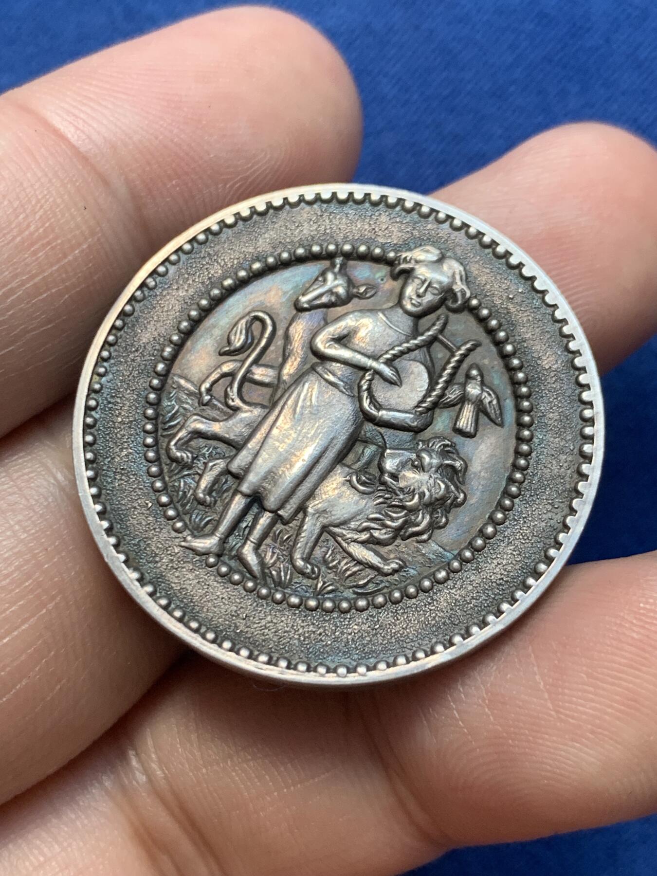 《竞宝斋》第291场- 周日，周一，周二 3场连拍 （全场包邮） 英国伯克郡白金汉郡奥克森市音乐节银质奖章，13.78g，32.7mm